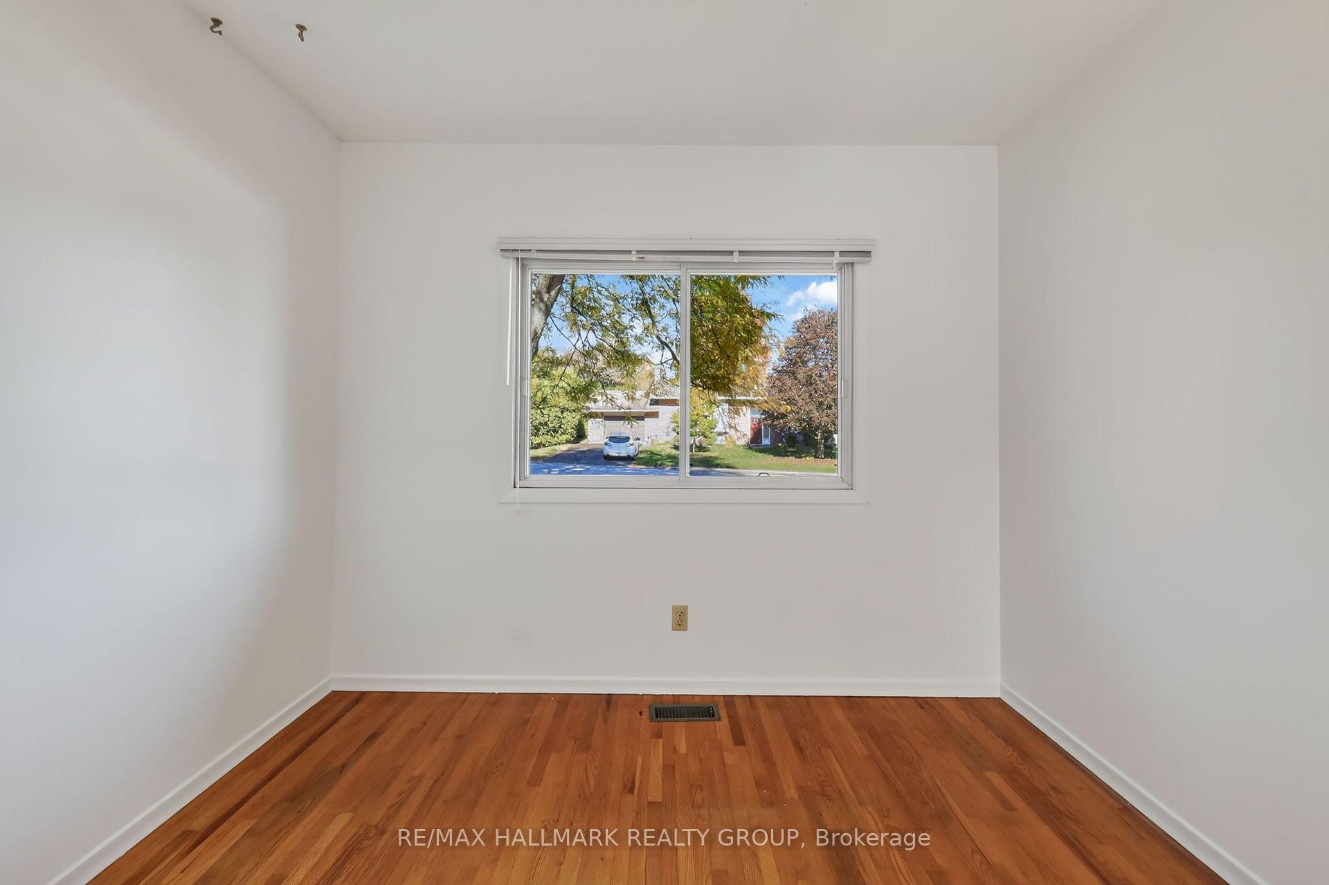 Photo 21 of 44 Singal Street, Ottawa, Kanata - Glencairn/Hazeldean — HOMEH