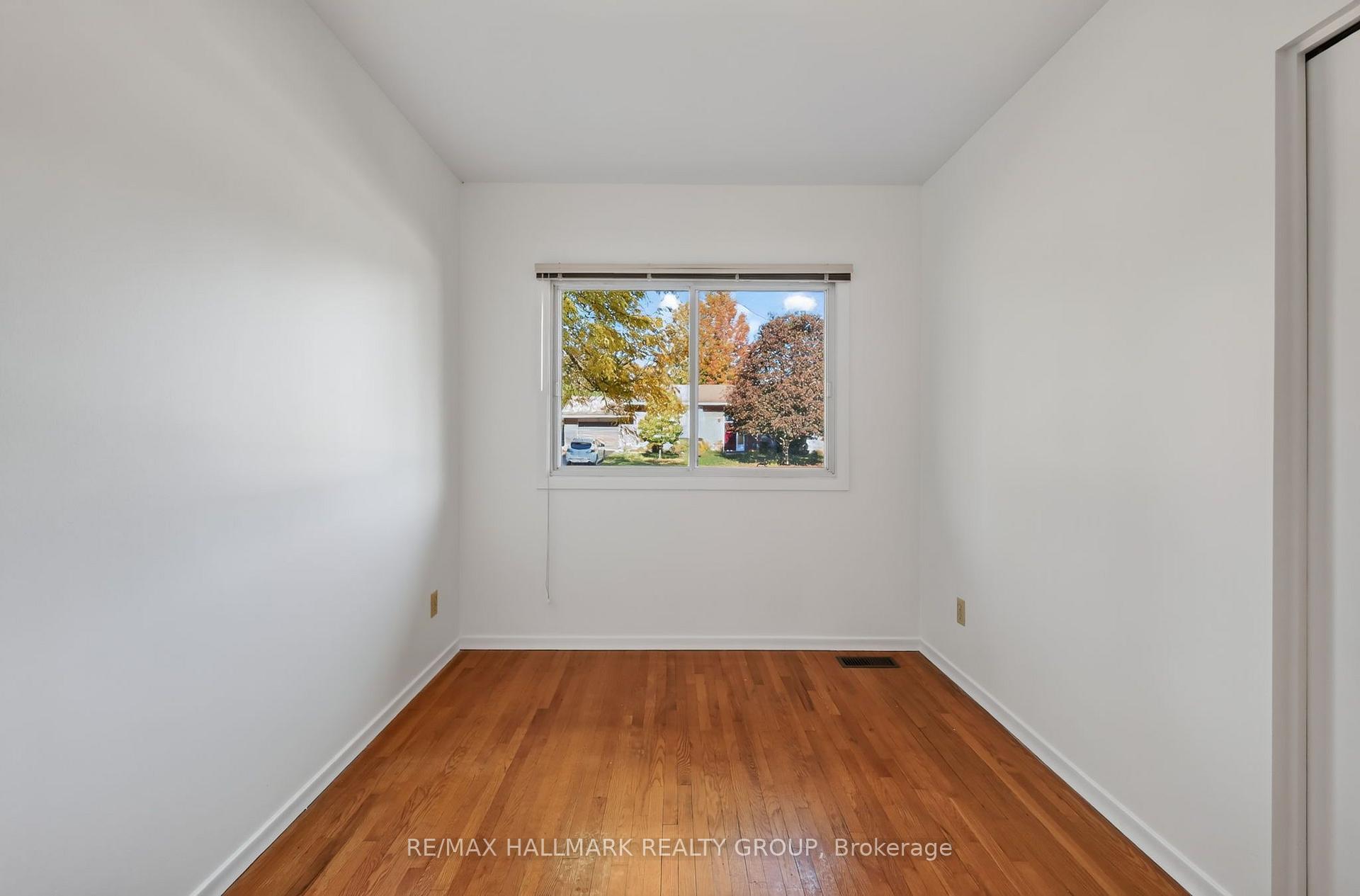 Photo 23 of 44 Singal Street, Ottawa, Kanata - Glencairn/Hazeldean — HOMEH