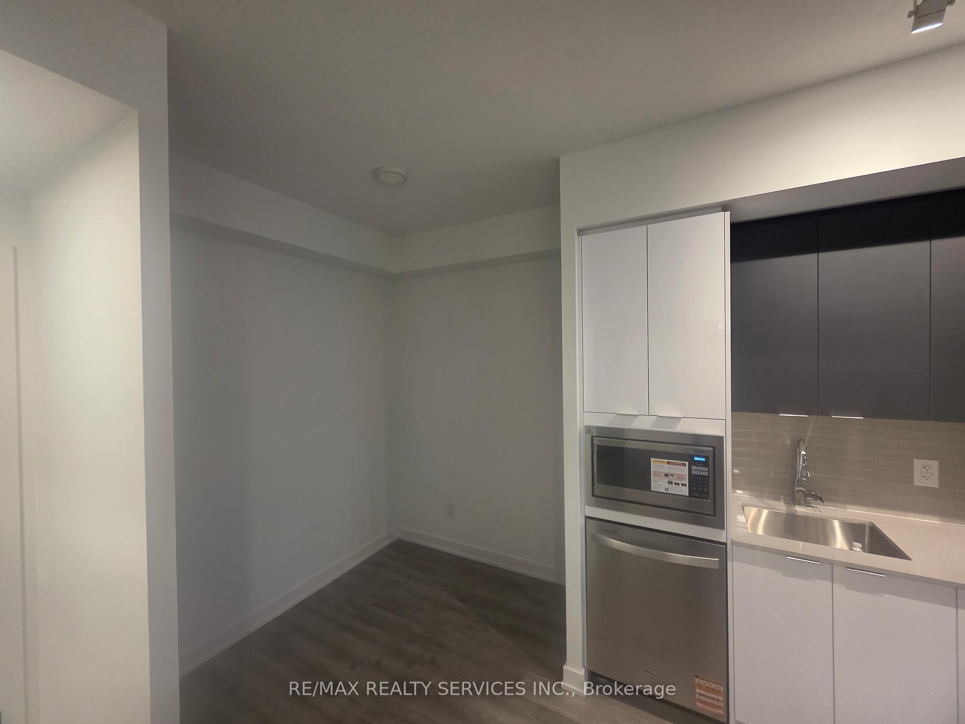 Photo 4 of Unit 1504, 5105 Hurontario Street, Mississauga, Hurontario — HOMEH