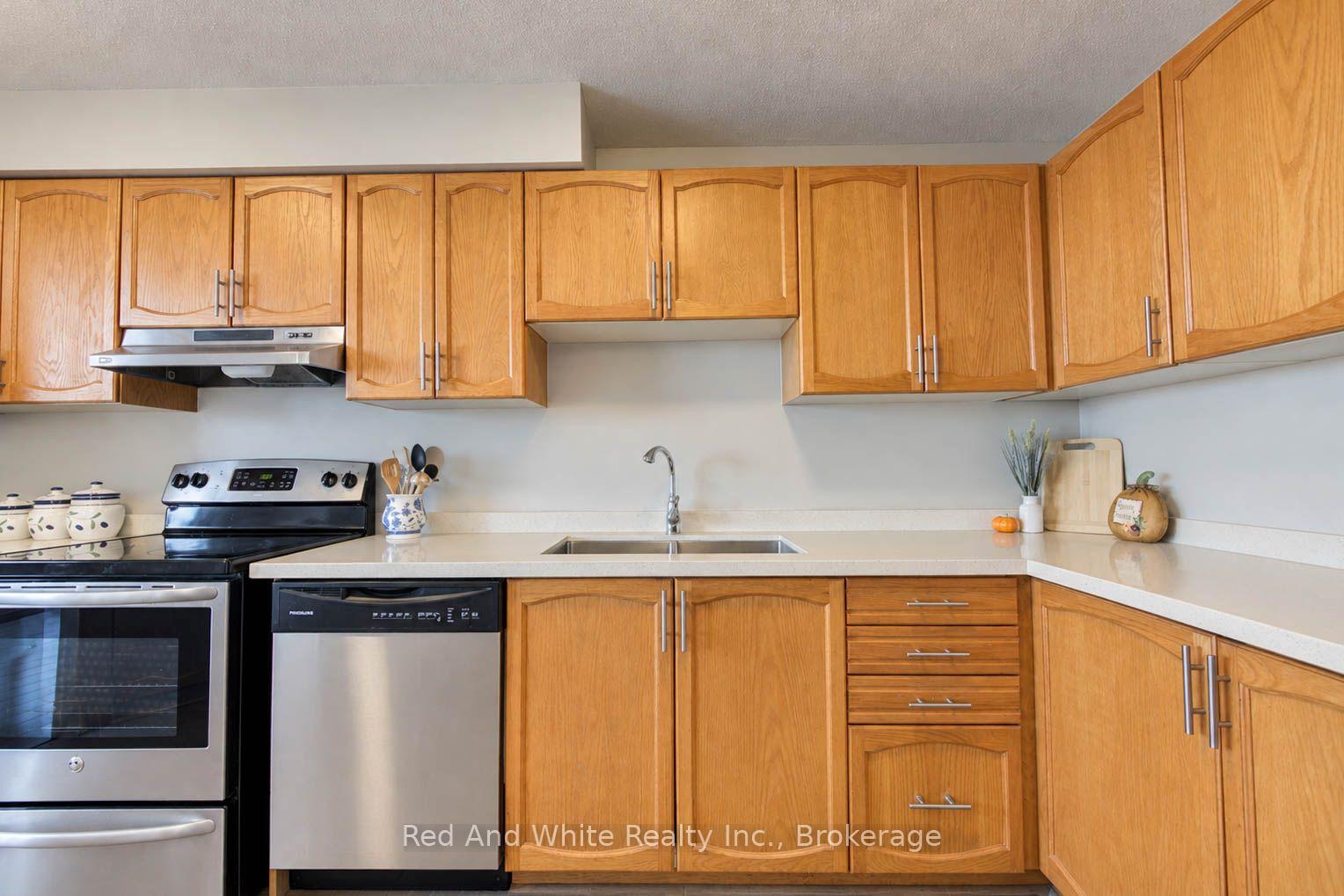 Photo 10 of Unit 1101, 375 King Street N, Waterloo, Lakeshore Village — HOMEH