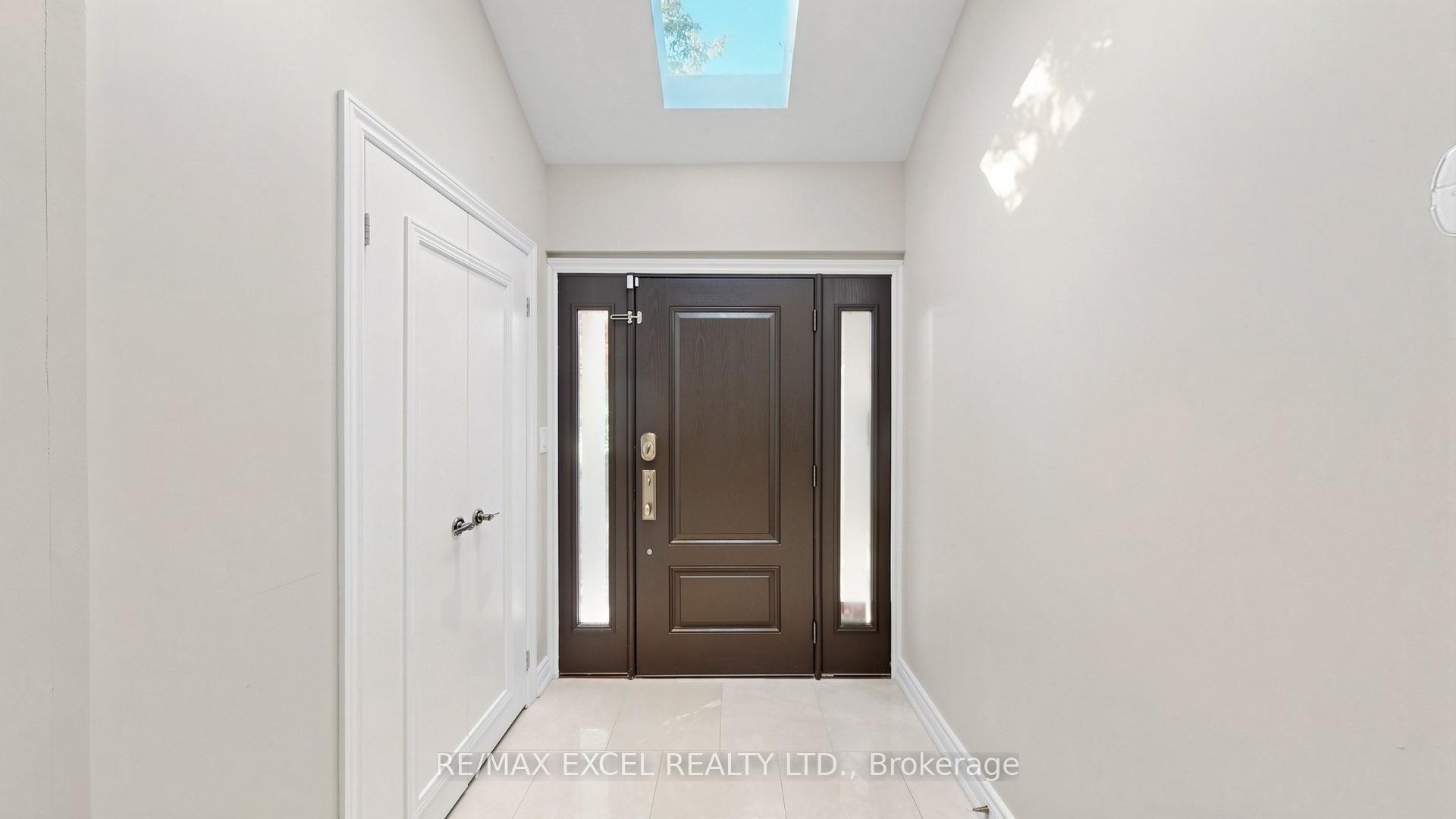 Photo 2 of 15 Mellowood Drive, North York, St. Andrew-Windfields — HOMEH