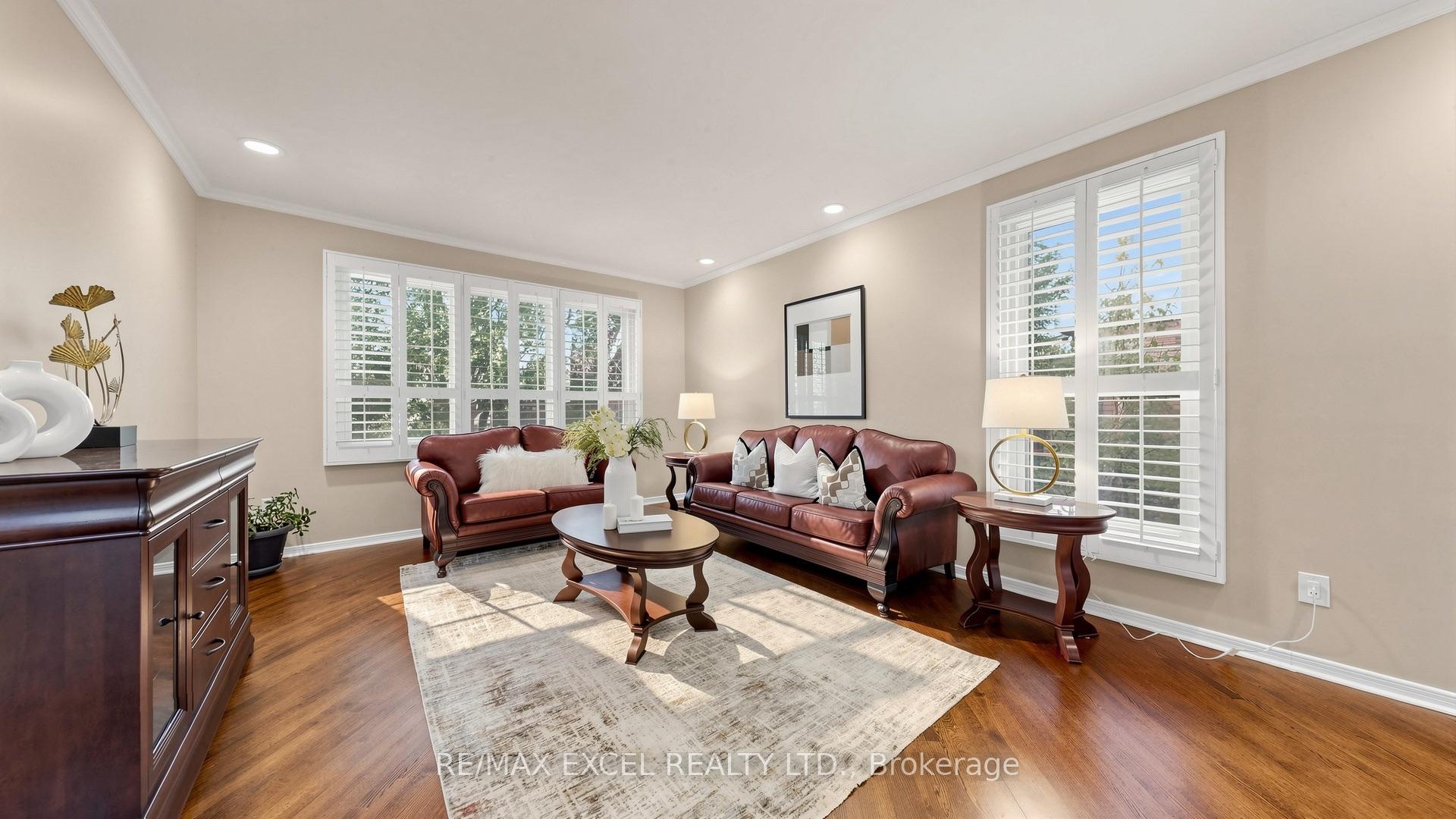 Photo 3 of 15 Mellowood Drive, North York, St. Andrew-Windfields — HOMEH