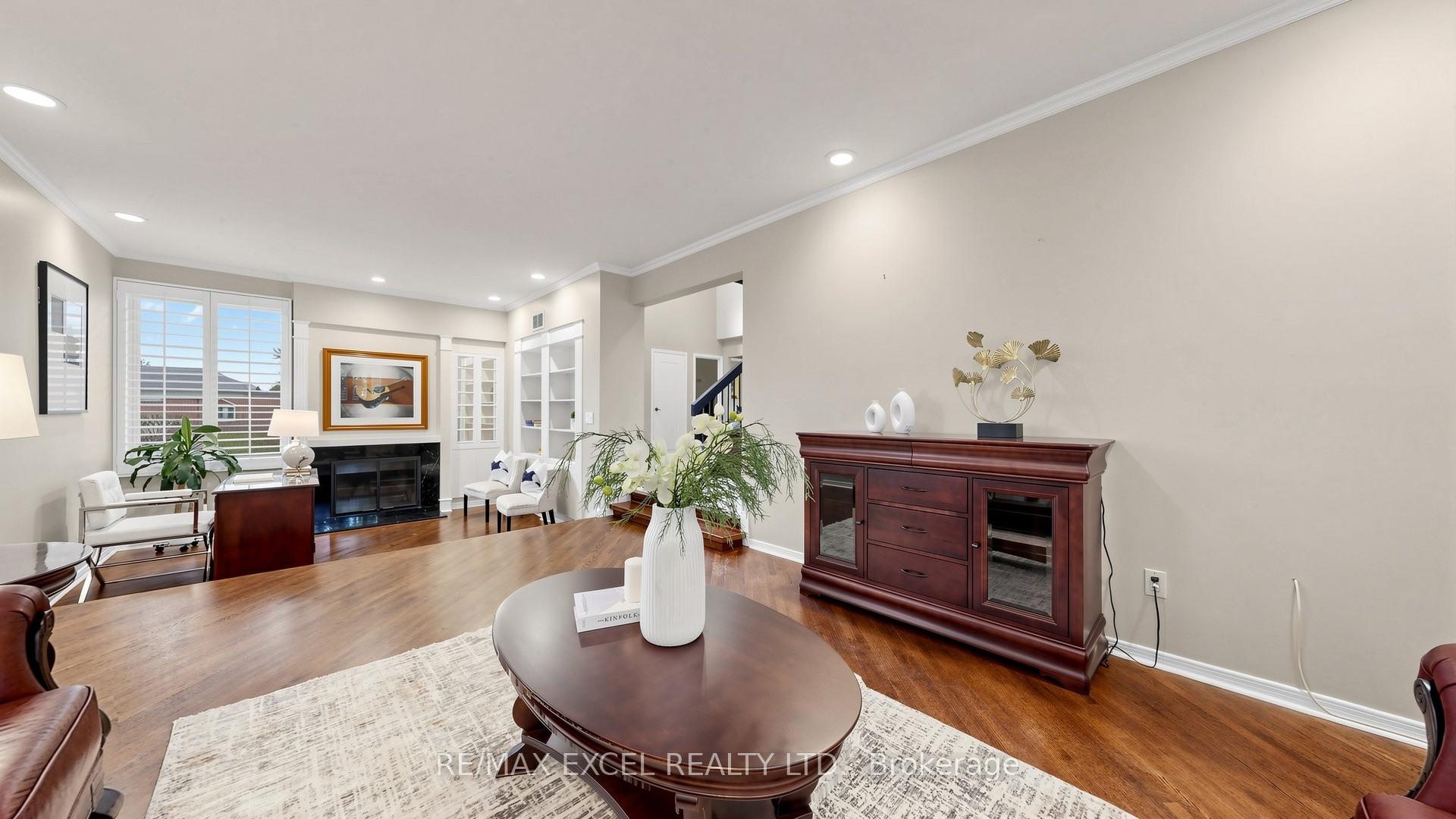 Photo 4 of 15 Mellowood Drive, North York, St. Andrew-Windfields — HOMEH