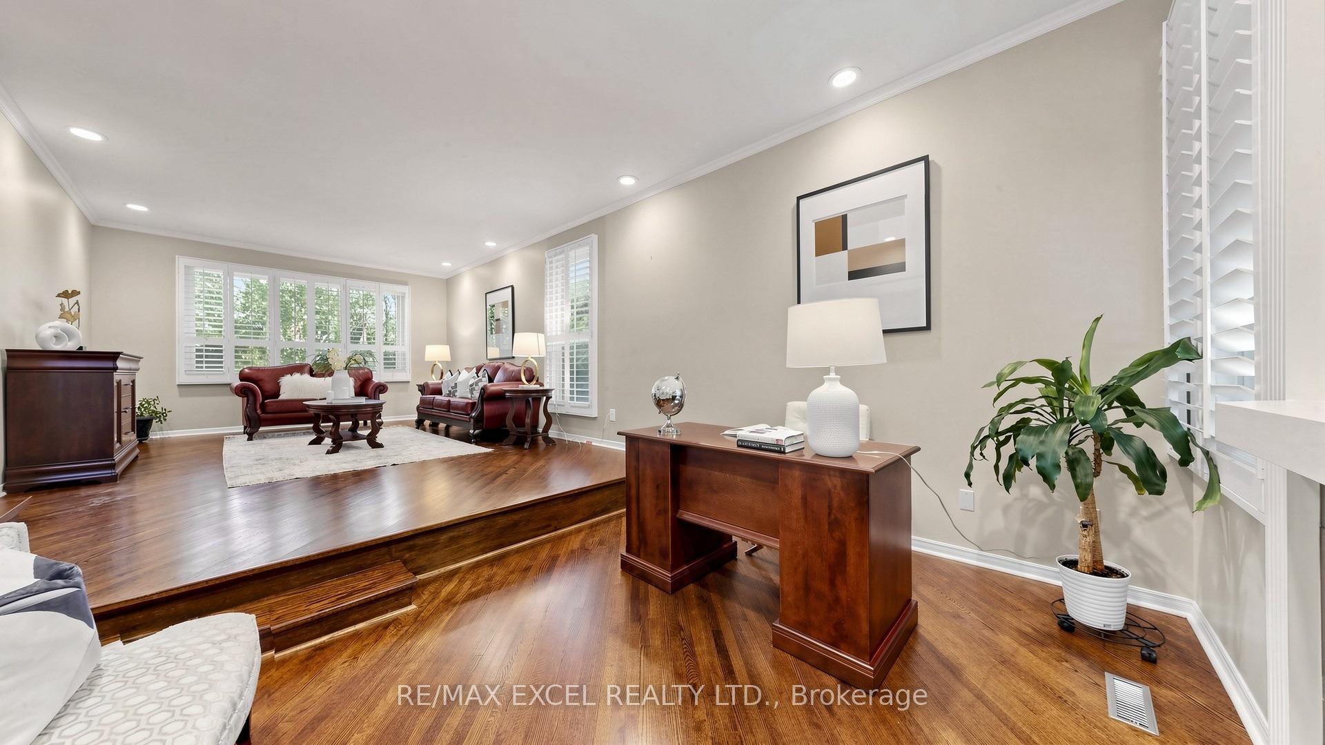 Photo 5 of 15 Mellowood Drive, North York, St. Andrew-Windfields — HOMEH