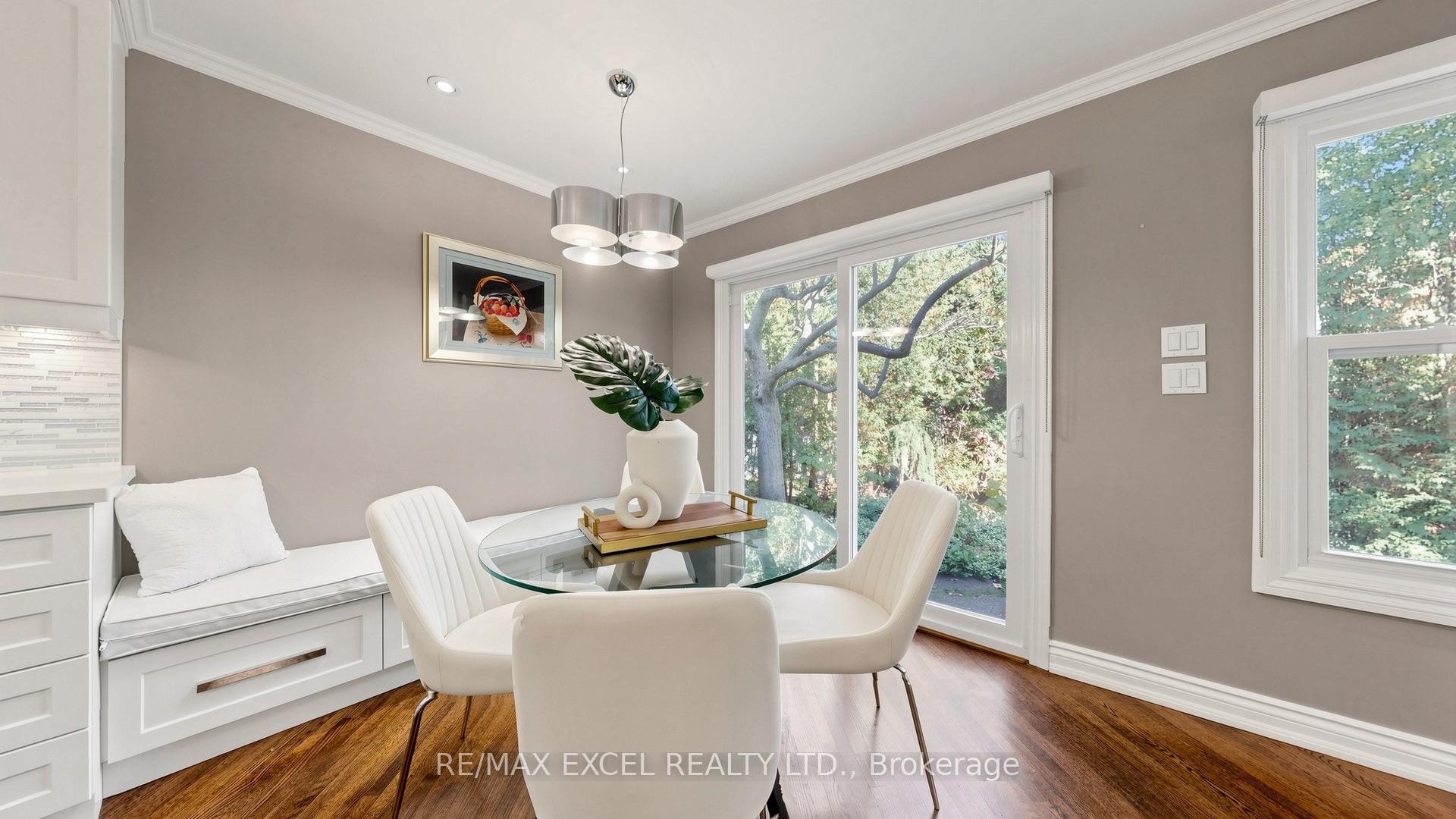 Photo 10 of 15 Mellowood Drive, North York, St. Andrew-Windfields — HOMEH