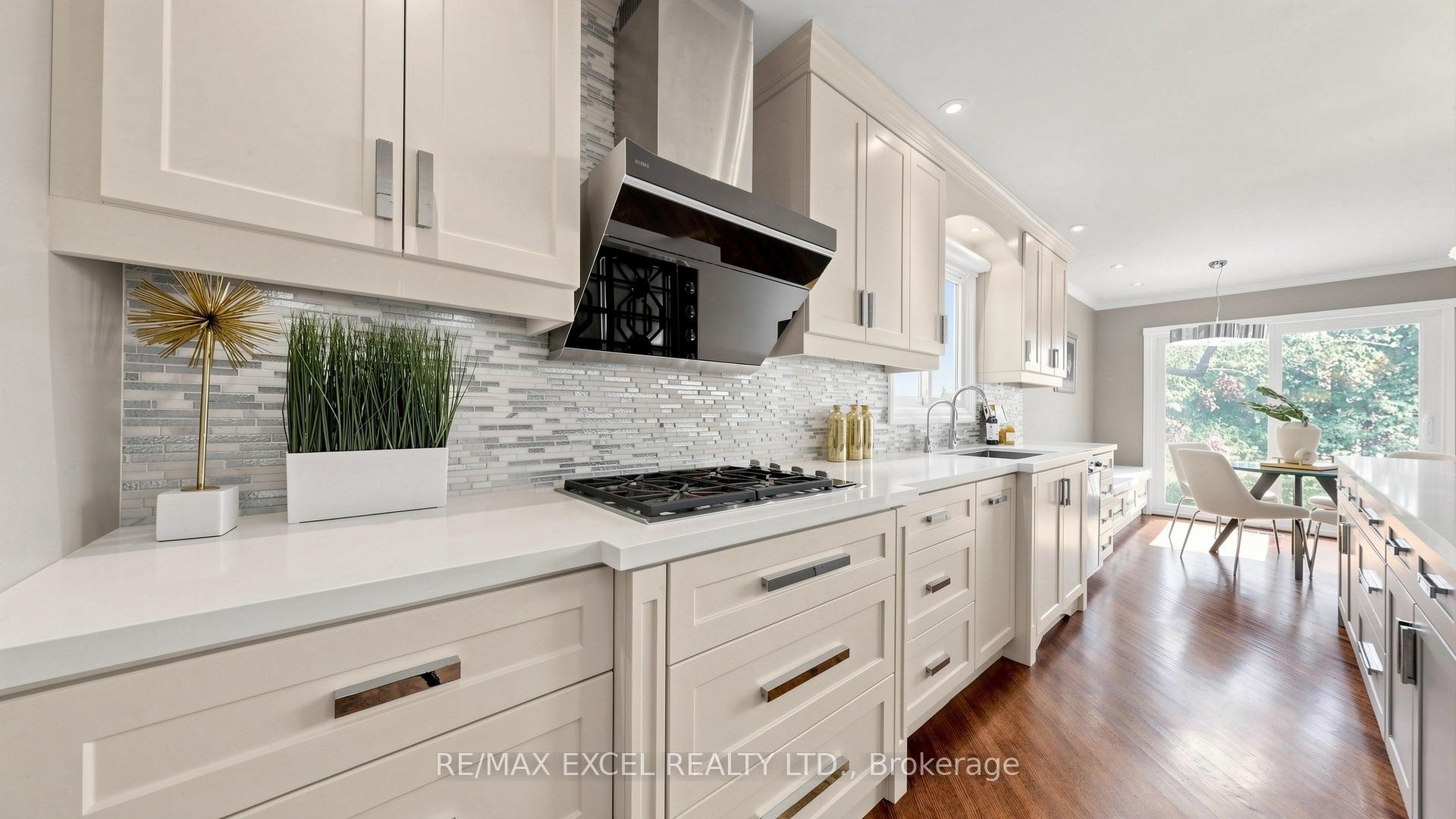 Photo 13 of 15 Mellowood Drive, North York, St. Andrew-Windfields — HOMEH