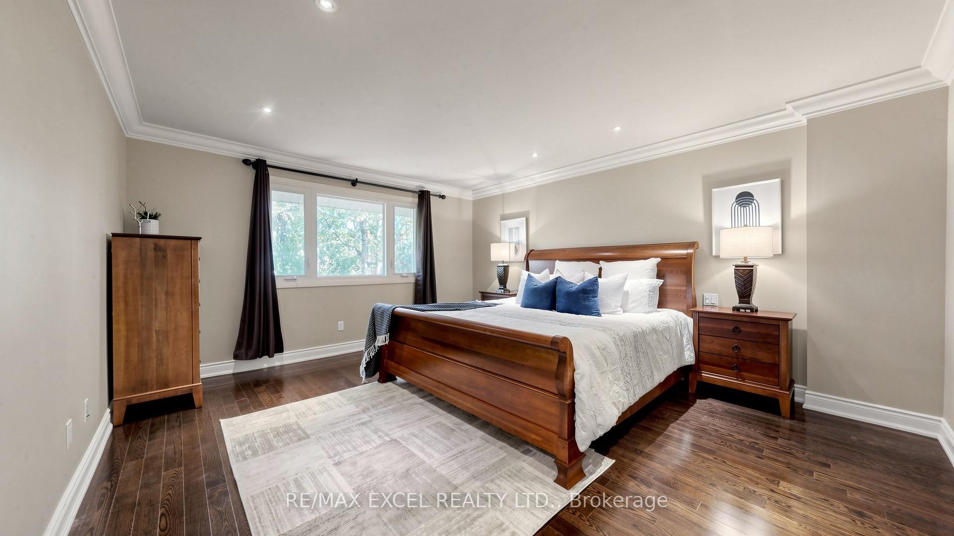 Photo 17 of 15 Mellowood Drive, North York, St. Andrew-Windfields — HOMEH