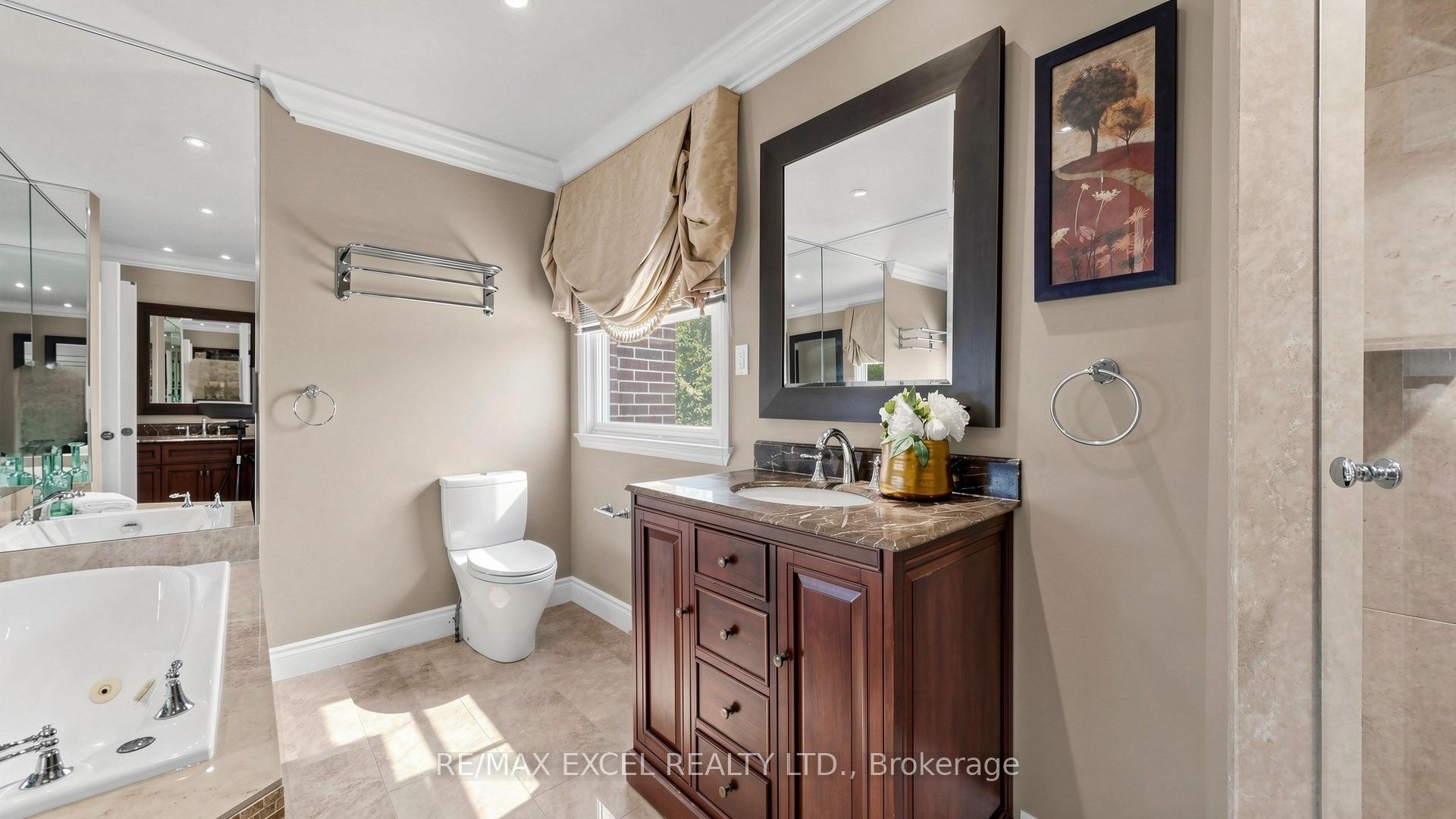 Photo 18 of 15 Mellowood Drive, North York, St. Andrew-Windfields — HOMEH