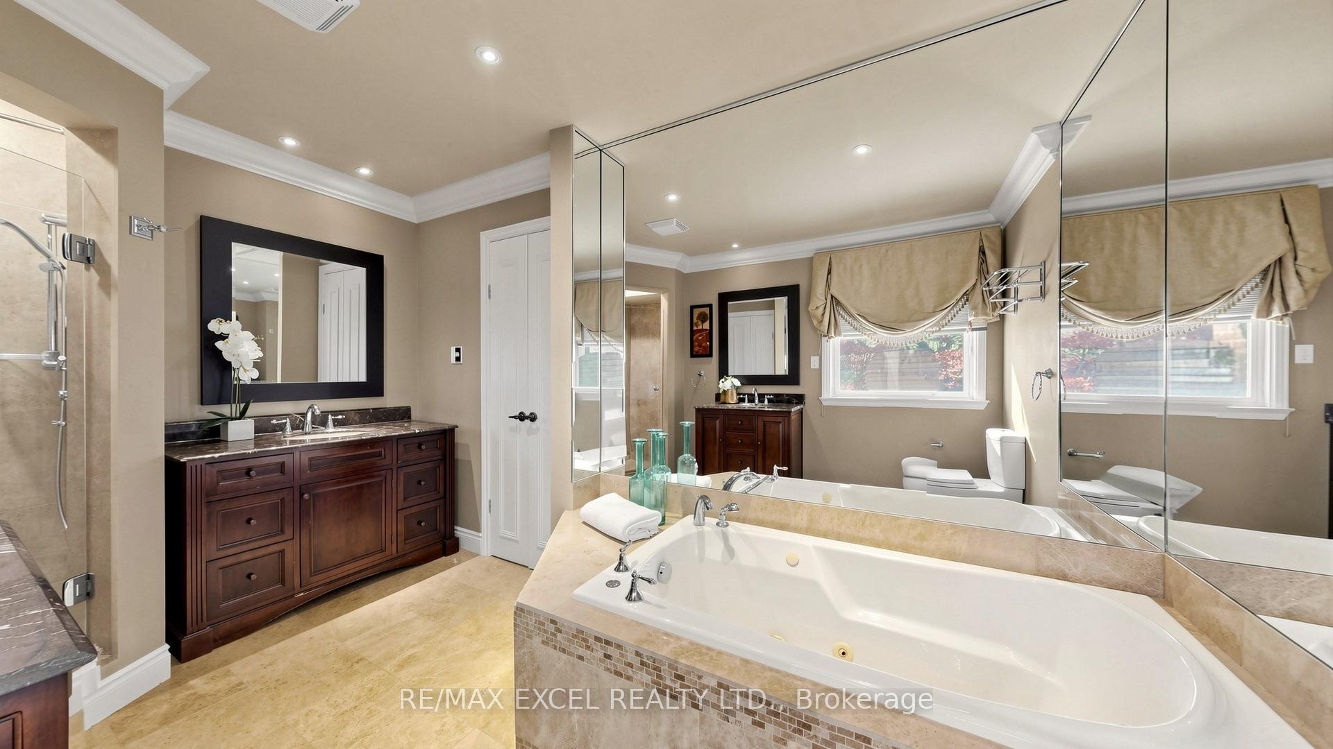 Photo 19 of 15 Mellowood Drive, North York, St. Andrew-Windfields — HOMEH