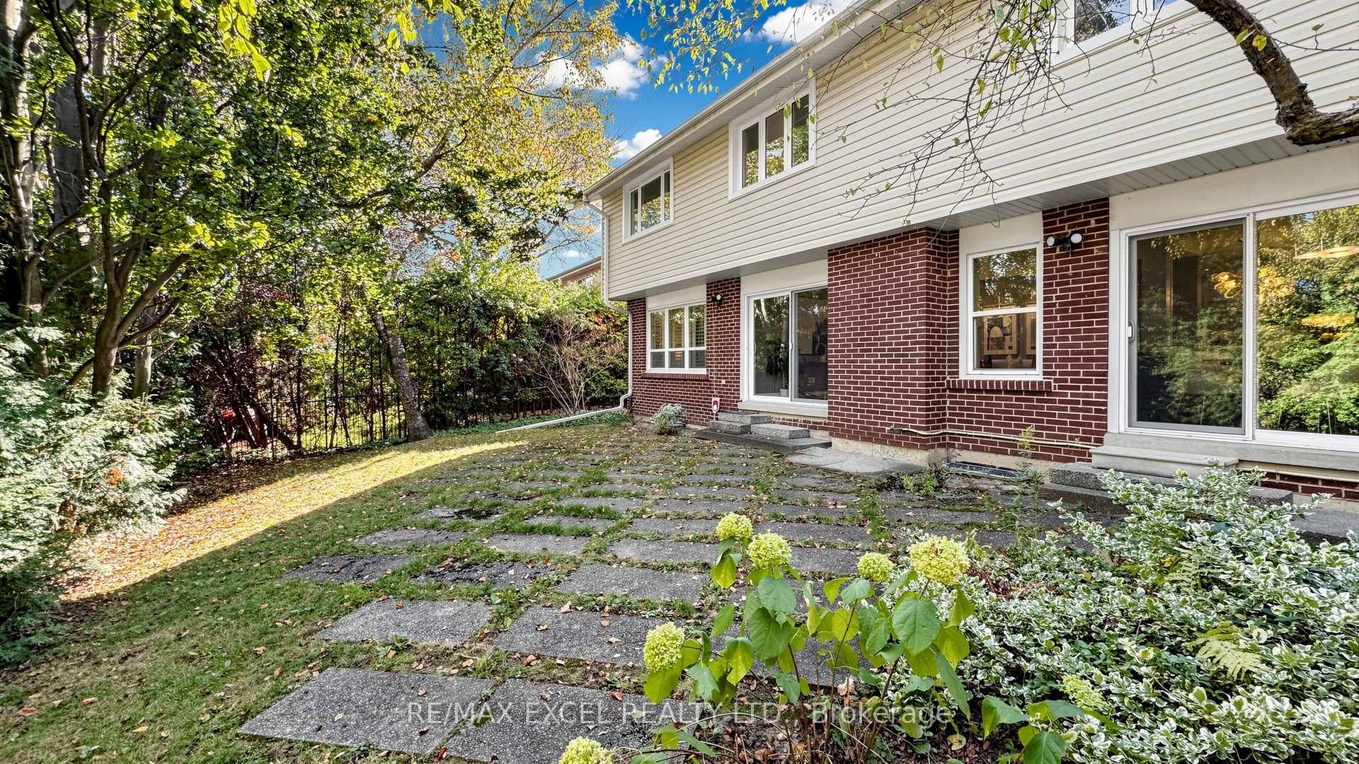 Photo 27 of 15 Mellowood Drive, North York, St. Andrew-Windfields — HOMEH
