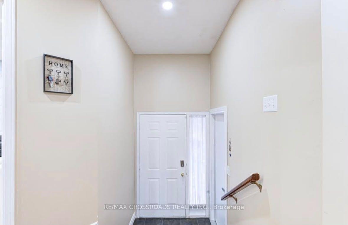 Photo 4 of 11 Murkar Crescent, Whitby, Blue Grass Meadows — HOMEH