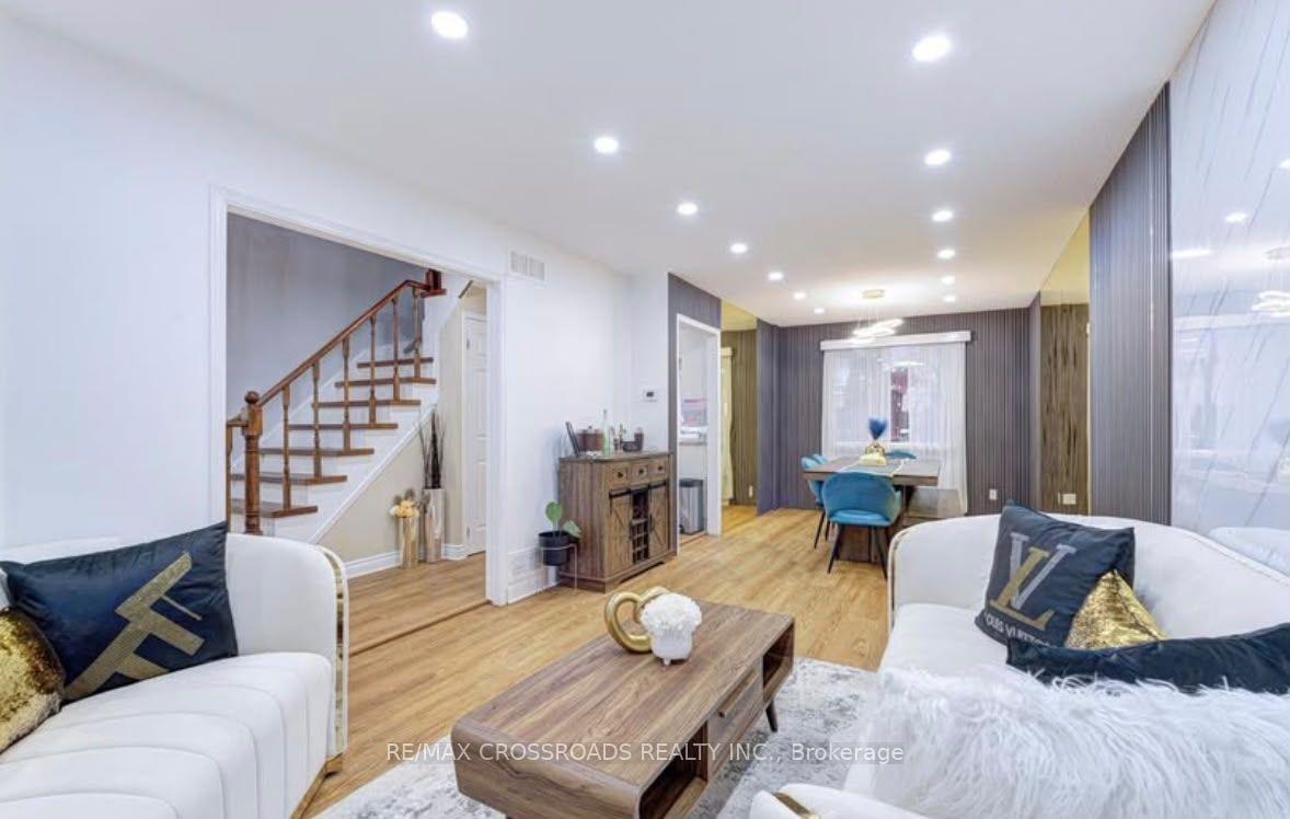 Photo 9 of 11 Murkar Crescent, Whitby, Blue Grass Meadows — HOMEH