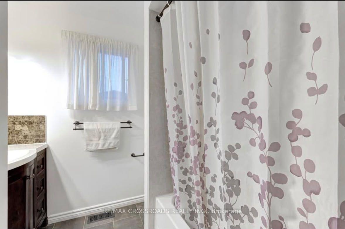 Photo 33 of 11 Murkar Crescent, Whitby, Blue Grass Meadows — HOMEH