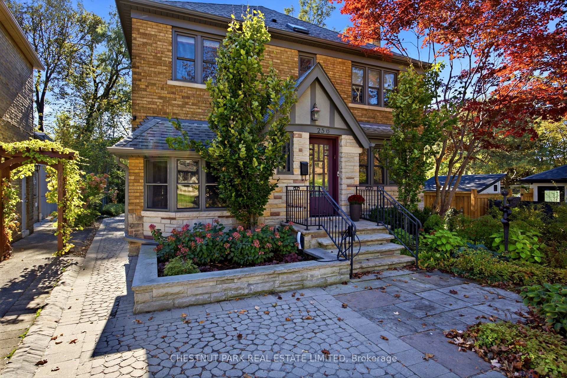 Photo 2 of 256 Old Forest Hill Road, Toronto, Forest Hill North — HOMEH