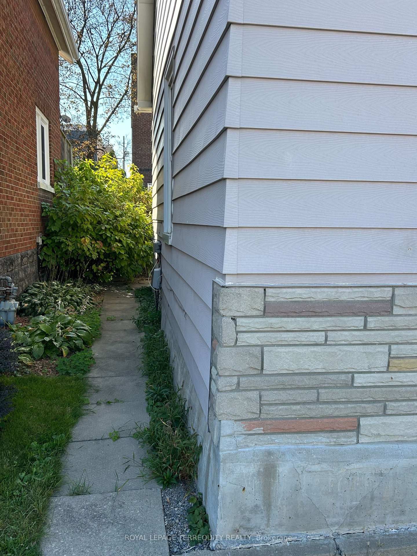 Photo 3 of 292 Celina Street, Oshawa, Central — HOMEH