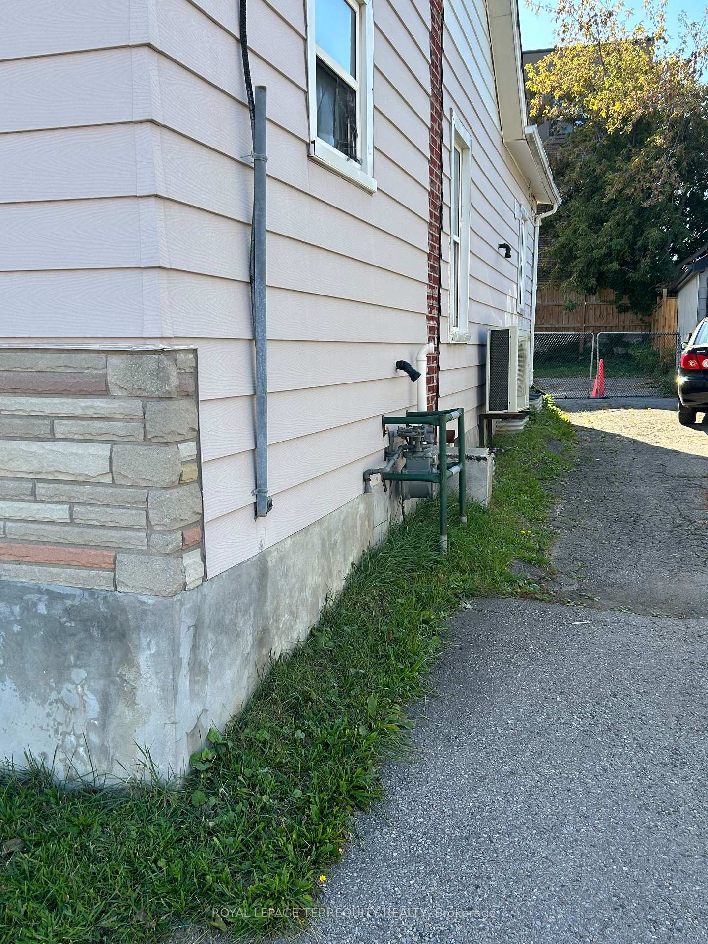 Photo 4 of 292 Celina Street, Oshawa, Central — HOMEH