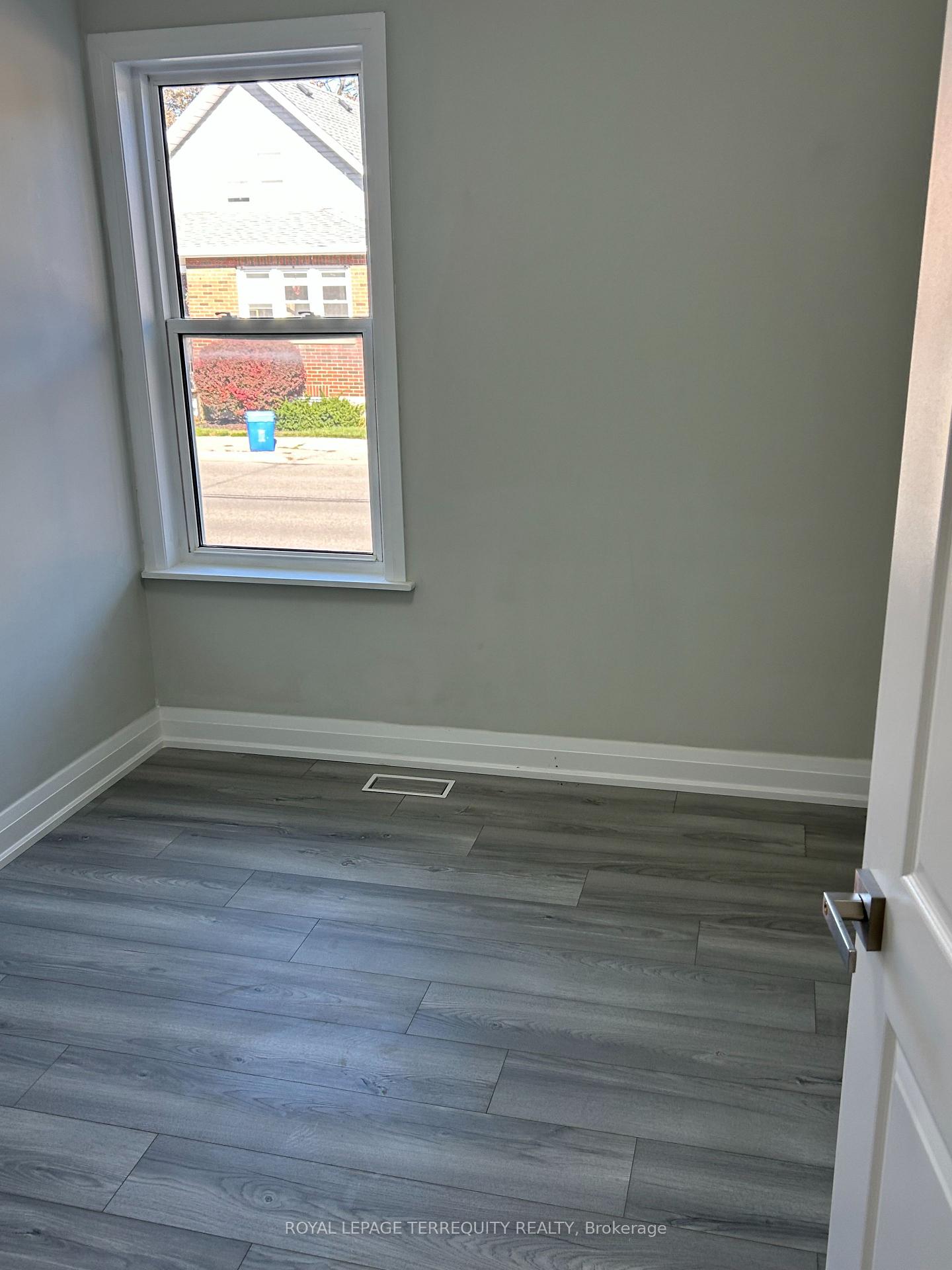 Photo 9 of 292 Celina Street, Oshawa, Central — HOMEH
