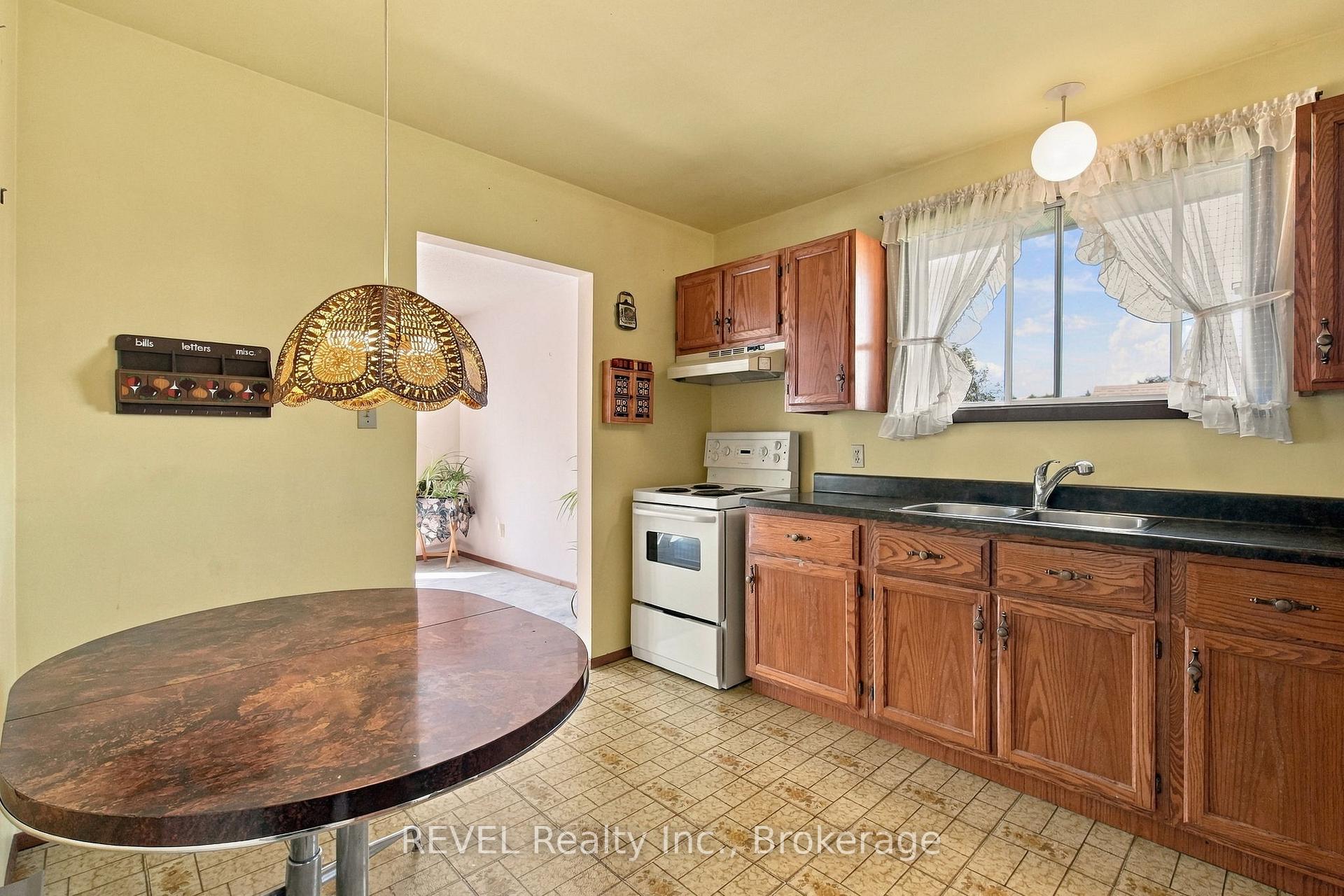 Photo 14 of 123 Ardwick Street, Whitby, Blue Grass Meadows — HOMEH