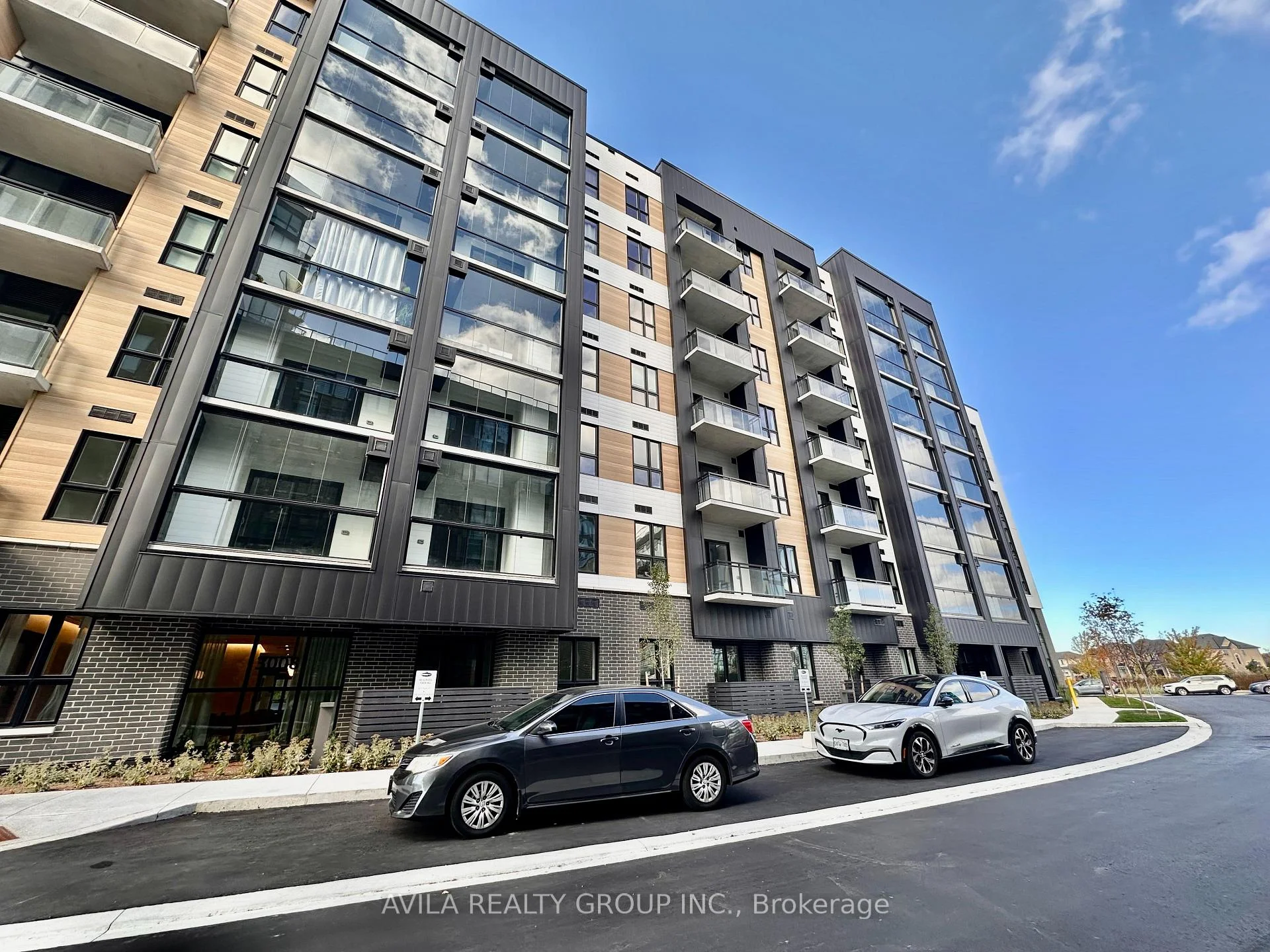 Photo 4 of Unit 210, 3008 William Cutmore Boulevard, Oakville, Joshua Meadows — HOMEH