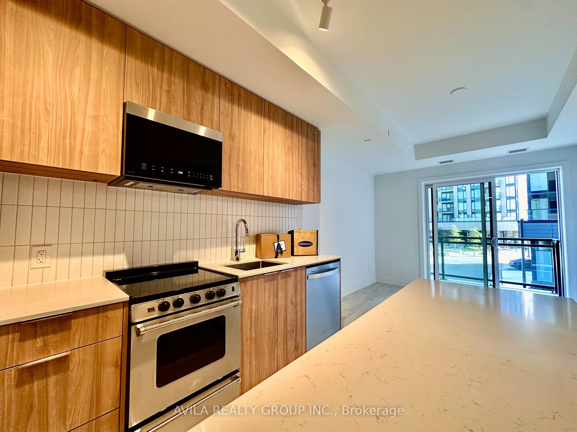 Photo 8 of Unit 210, 3008 William Cutmore Boulevard, Oakville, Joshua Meadows — HOMEH