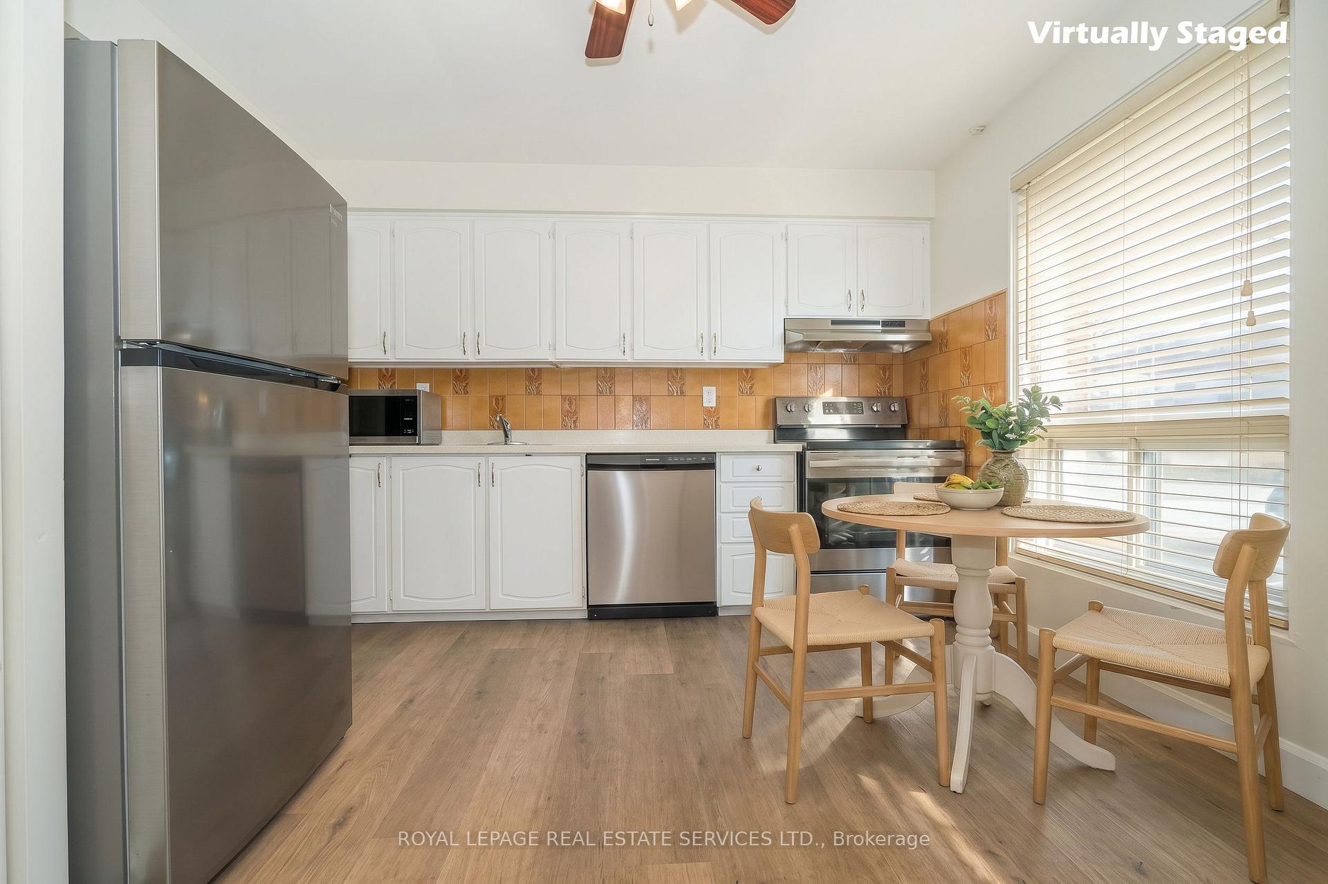 Photo 3 of Unit 51, 707 Burnhamthorpe Road, Etobicoke, Markland Wood — HOMEH