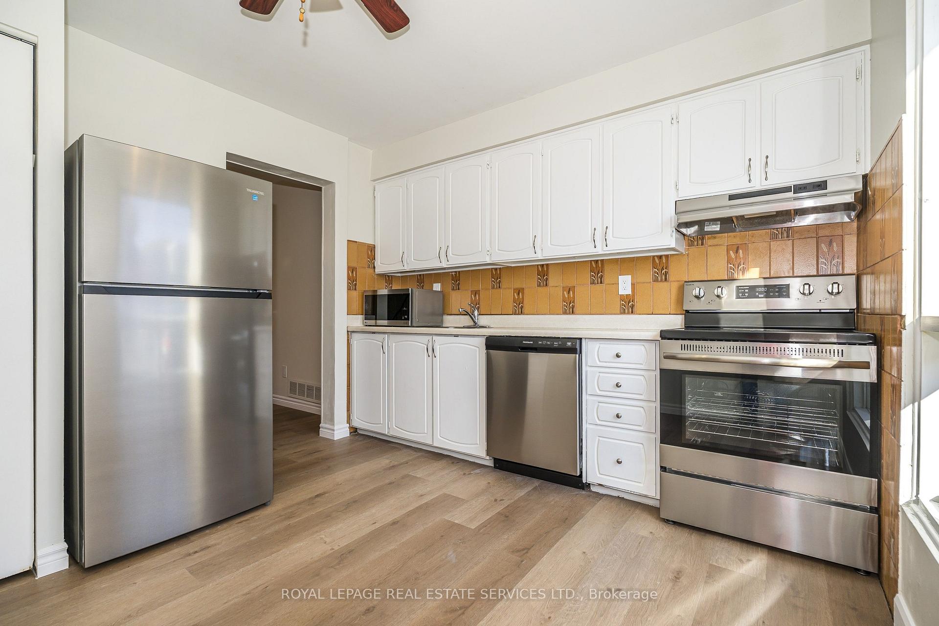 Photo 4 of Unit 51, 707 Burnhamthorpe Road, Etobicoke, Markland Wood — HOMEH