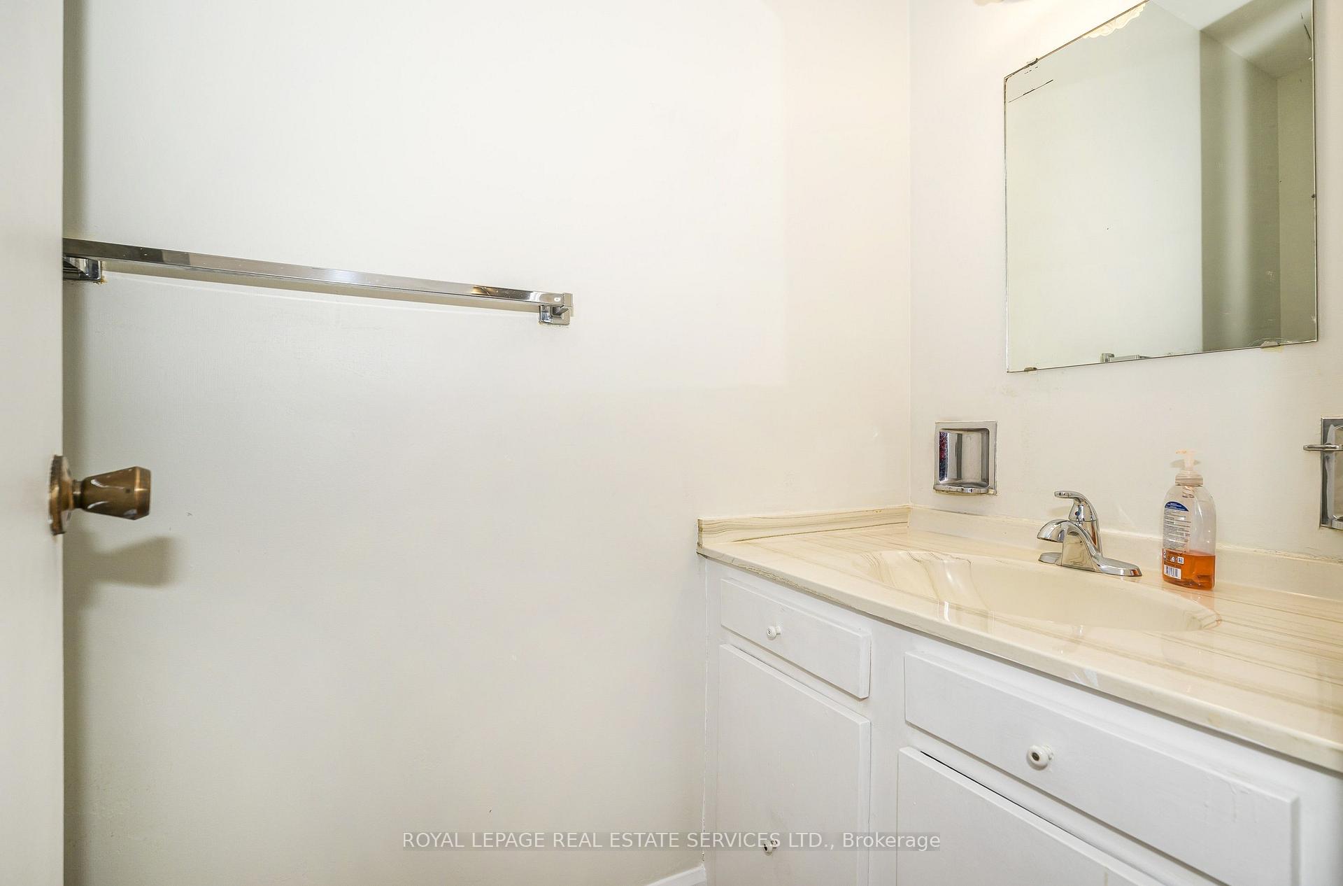 Photo 16 of Unit 51, 707 Burnhamthorpe Road, Etobicoke, Markland Wood — HOMEH