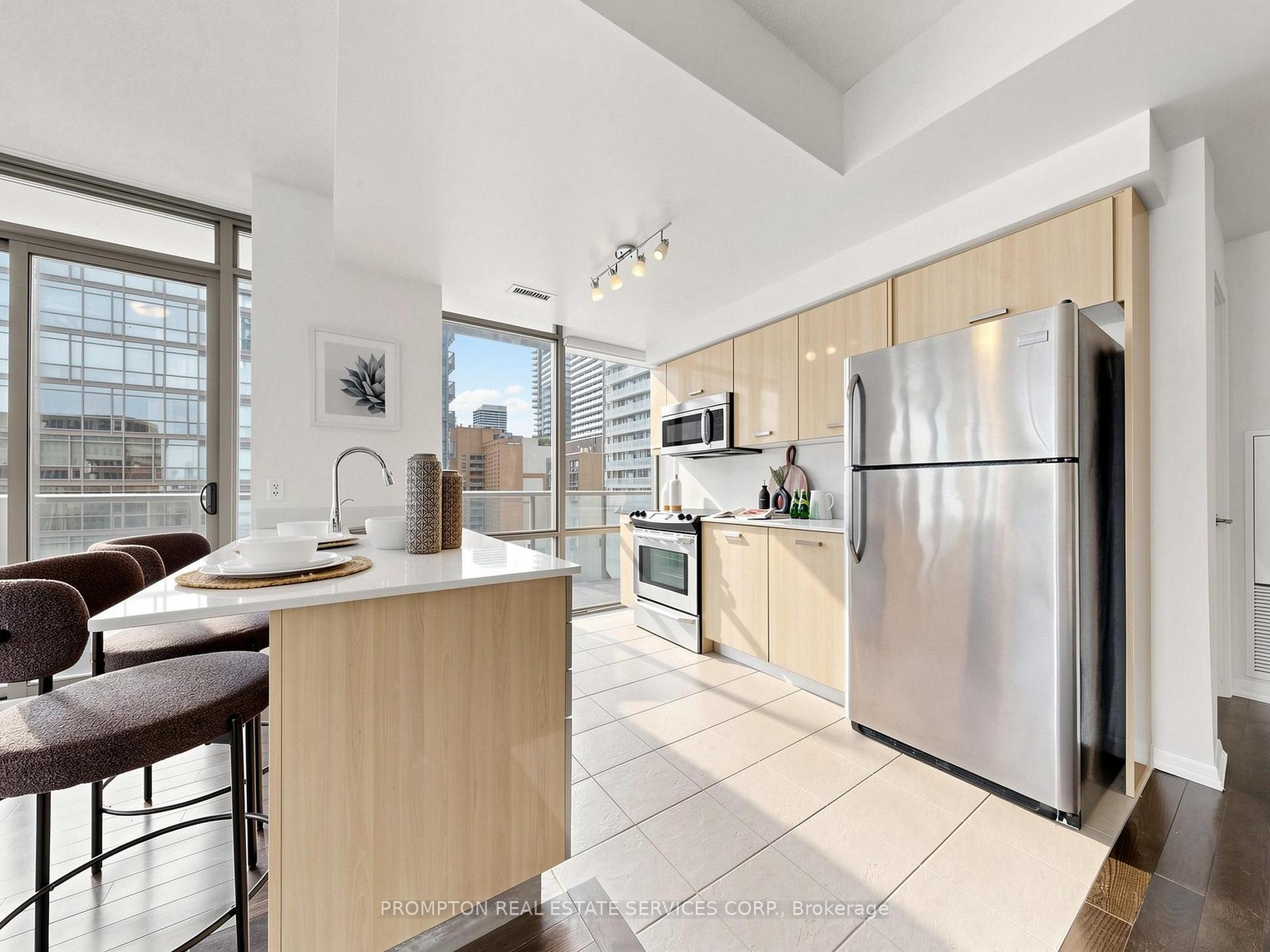Photo 8 of Unit 905, 832 Bay Street, Toronto, Bay Street Corridor — HOMEH