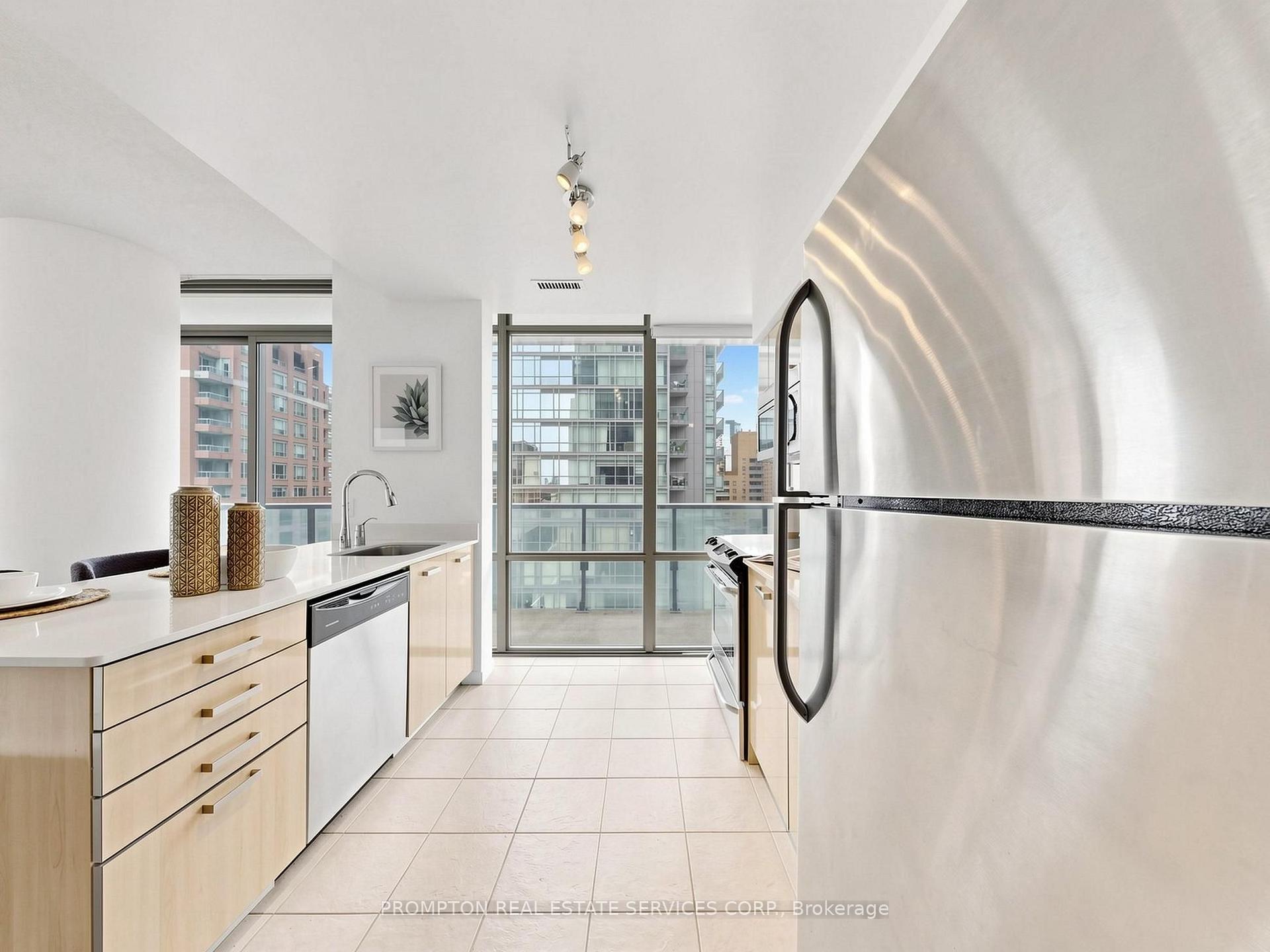 Photo 9 of Unit 905, 832 Bay Street, Toronto, Bay Street Corridor — HOMEH