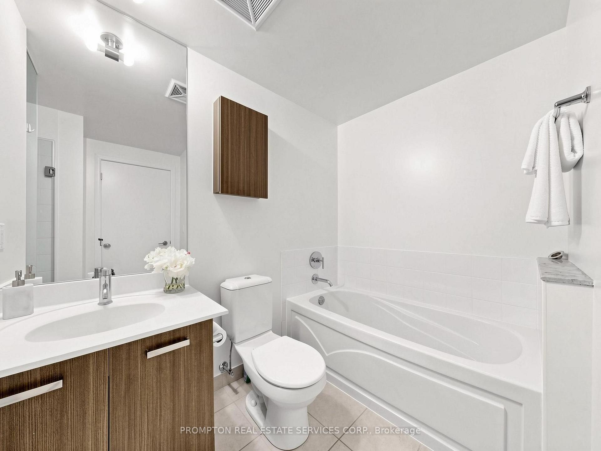 Photo 26 of Unit 905, 832 Bay Street, Toronto, Bay Street Corridor — HOMEH