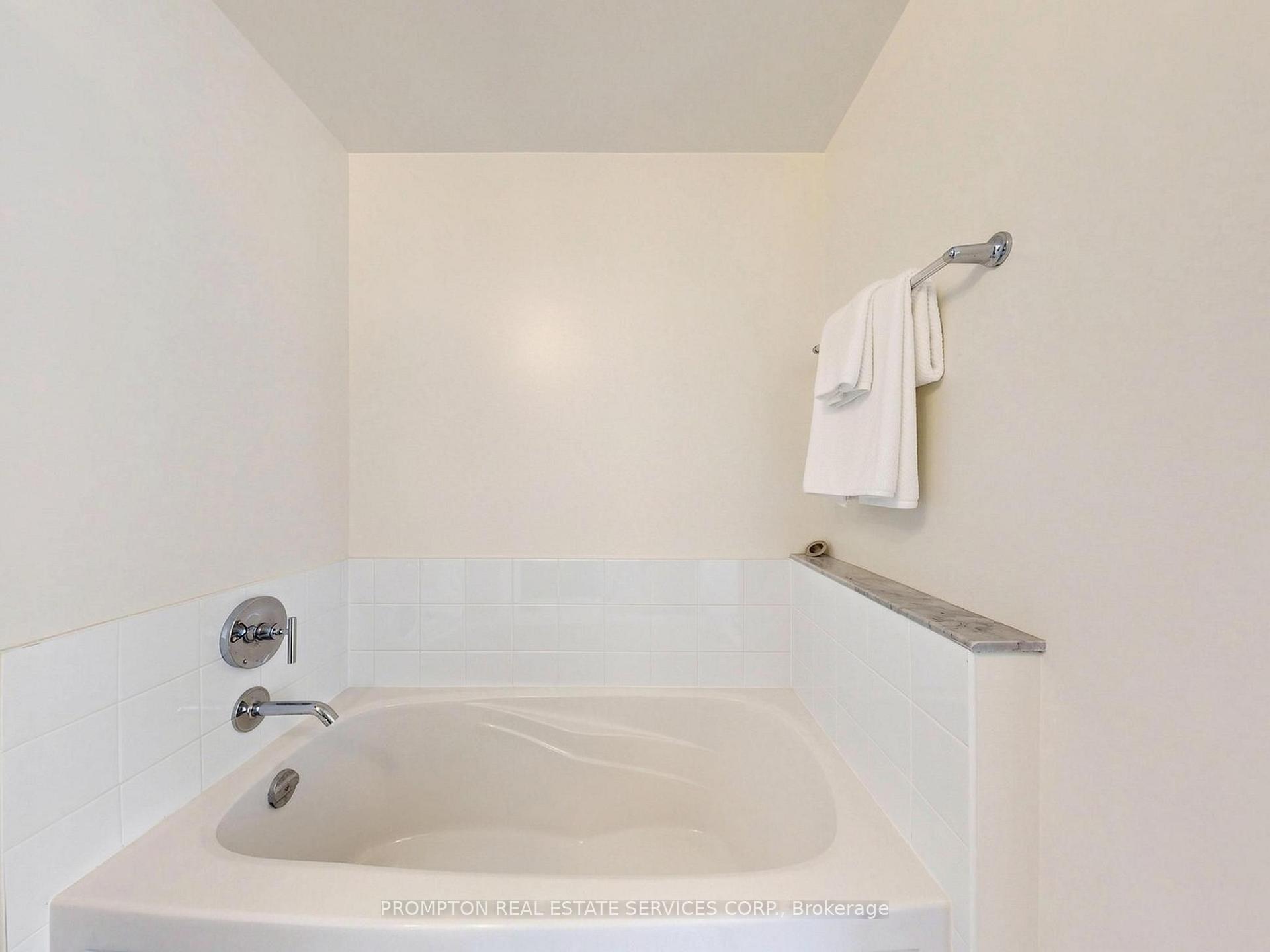 Photo 27 of Unit 905, 832 Bay Street, Toronto, Bay Street Corridor — HOMEH