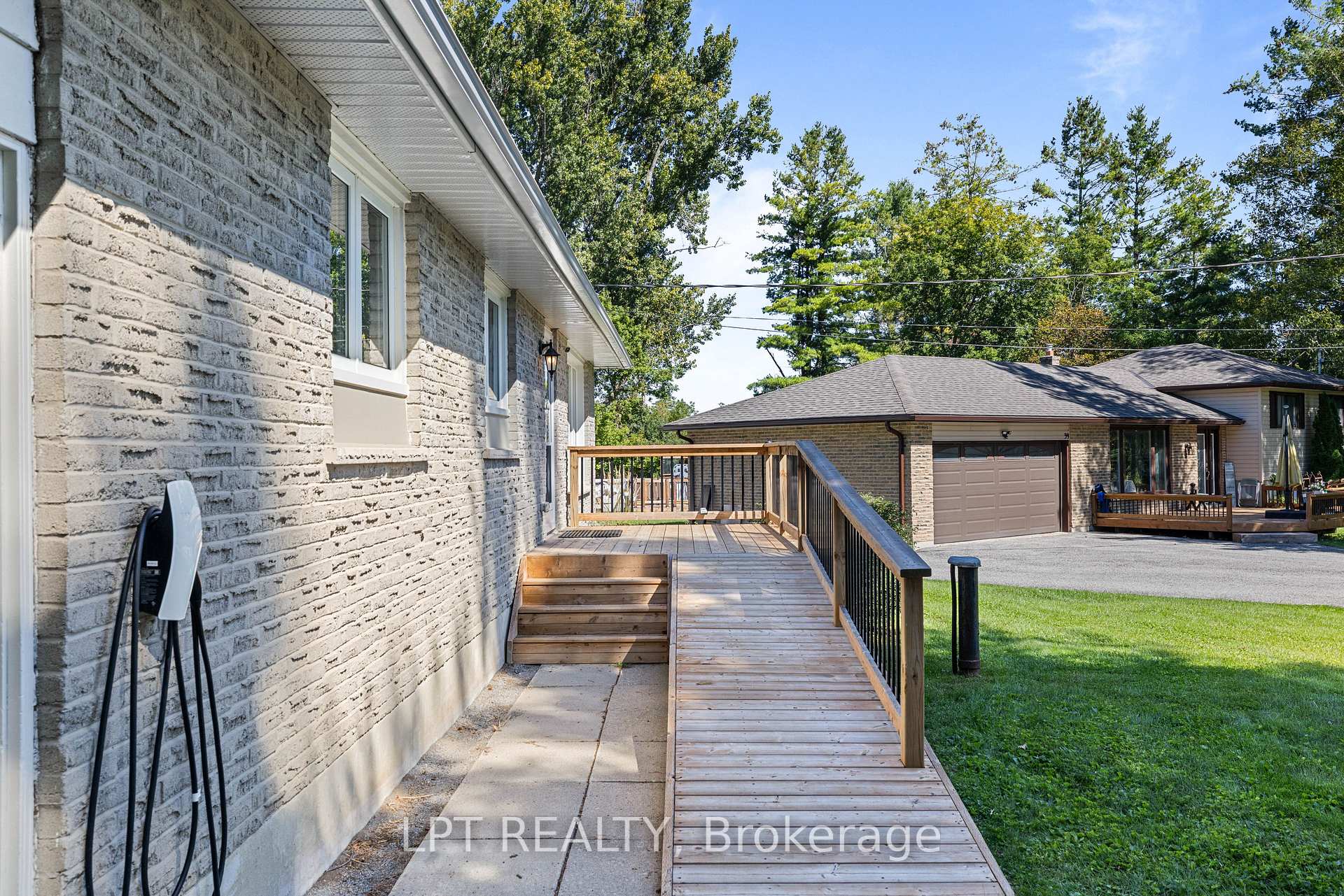 Photo 9 of 40 Rosemary Lane, Georgina, Pefferlaw — HOMEH