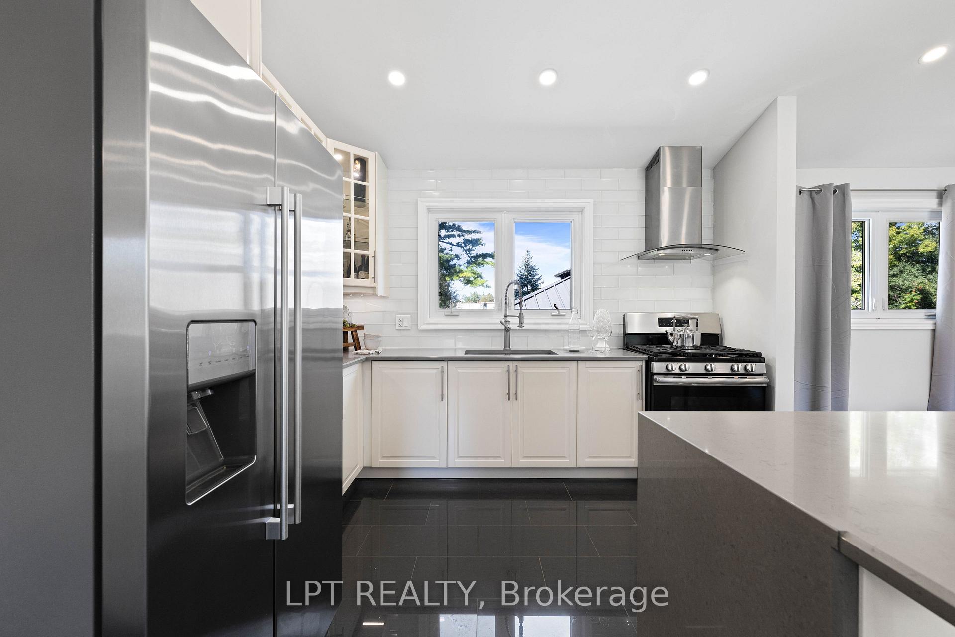 Photo 21 of 40 Rosemary Lane, Georgina, Pefferlaw — HOMEH