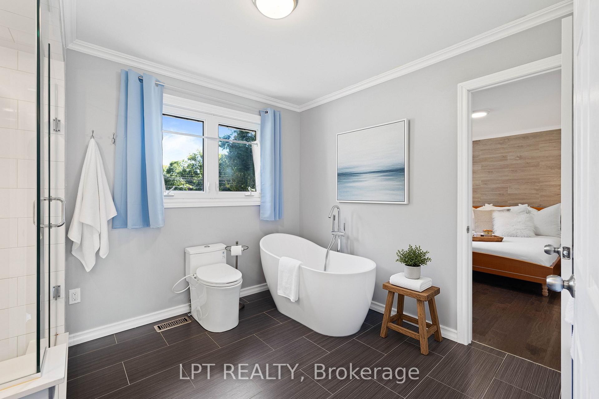 Photo 31 of 40 Rosemary Lane, Georgina, Pefferlaw — HOMEH