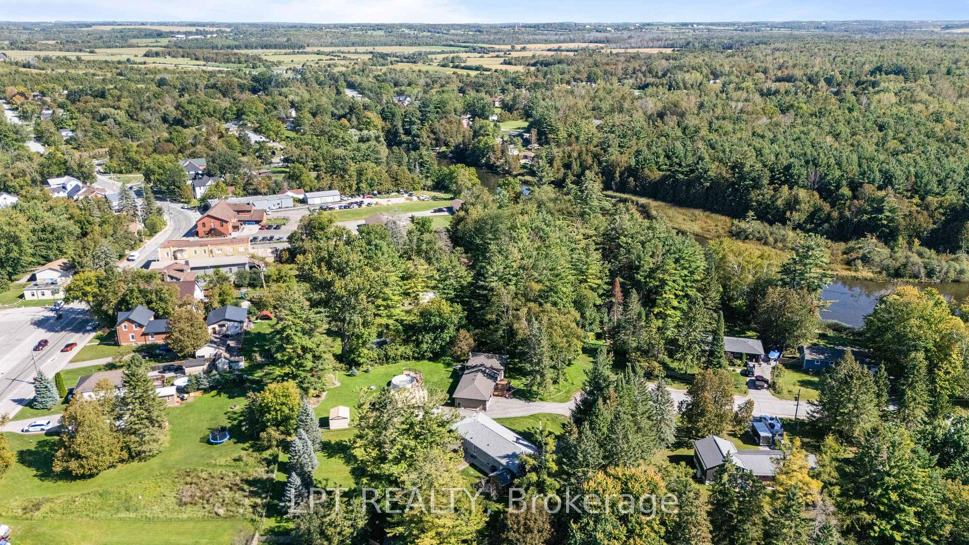 Photo 77 of 40 Rosemary Lane, Georgina, Pefferlaw — HOMEH
