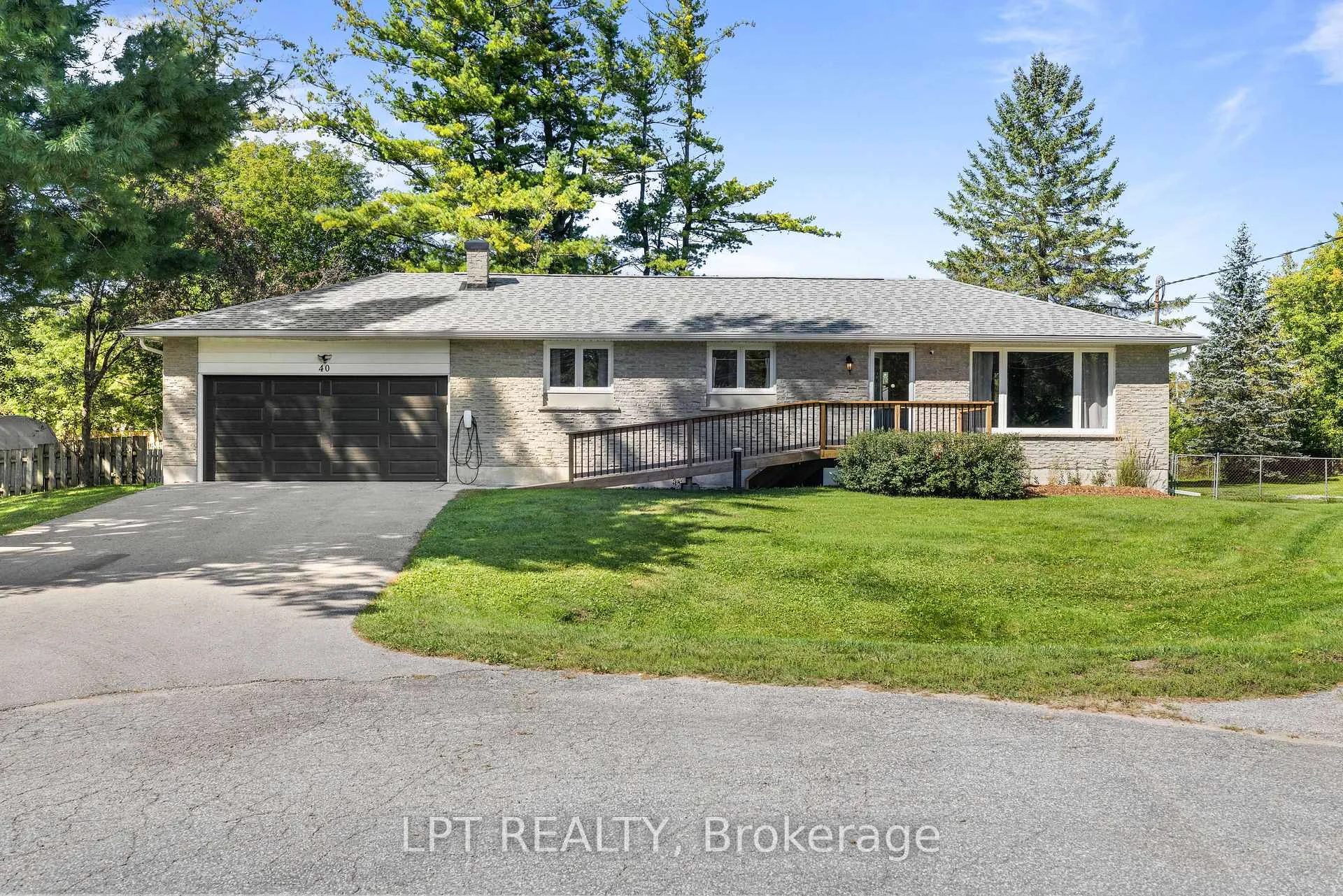 Photo 2 of 40 Rosemary Lane, Georgina, Pefferlaw — HOMEH