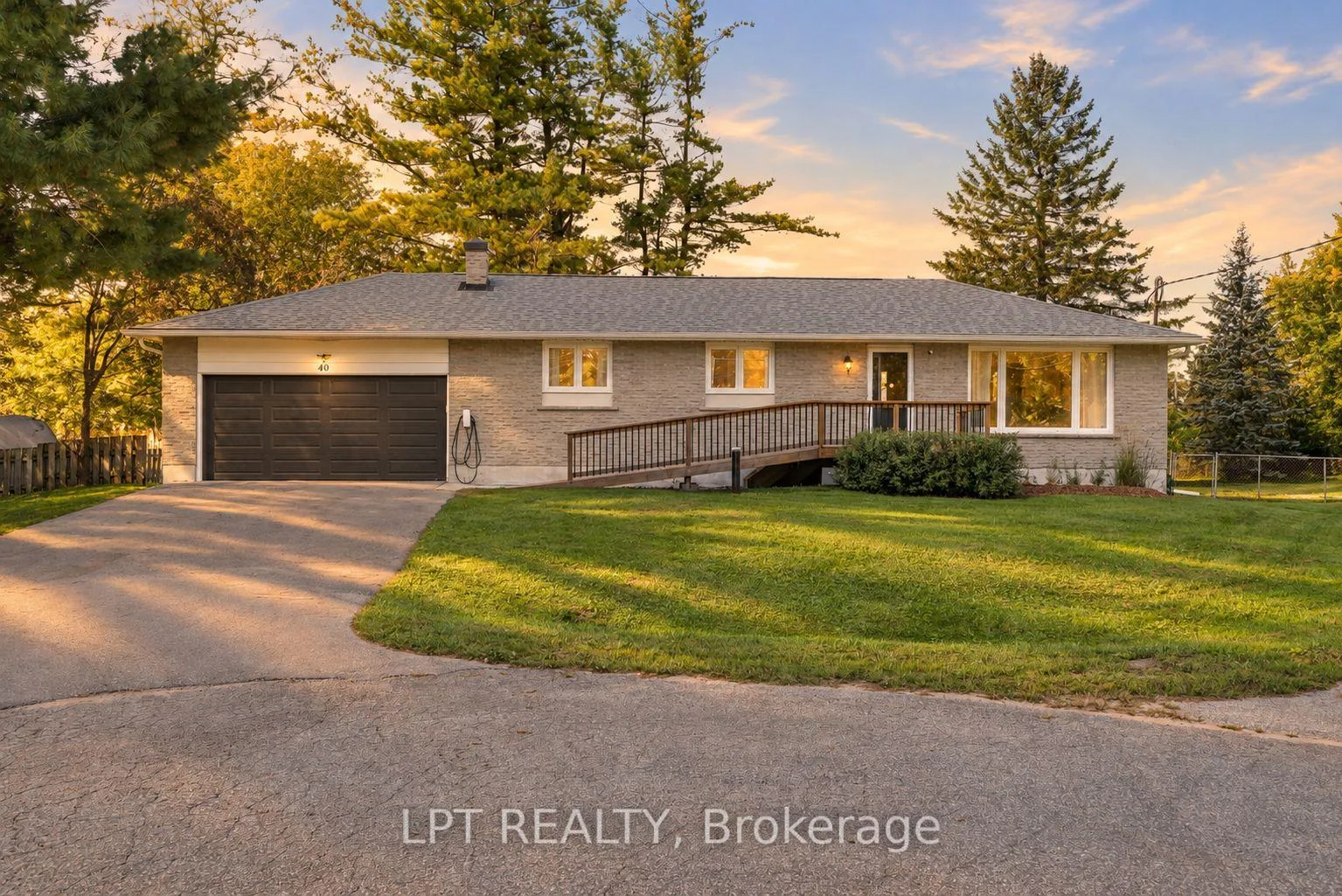 Photo 4 of 40 Rosemary Lane, Georgina, Pefferlaw — HOMEH