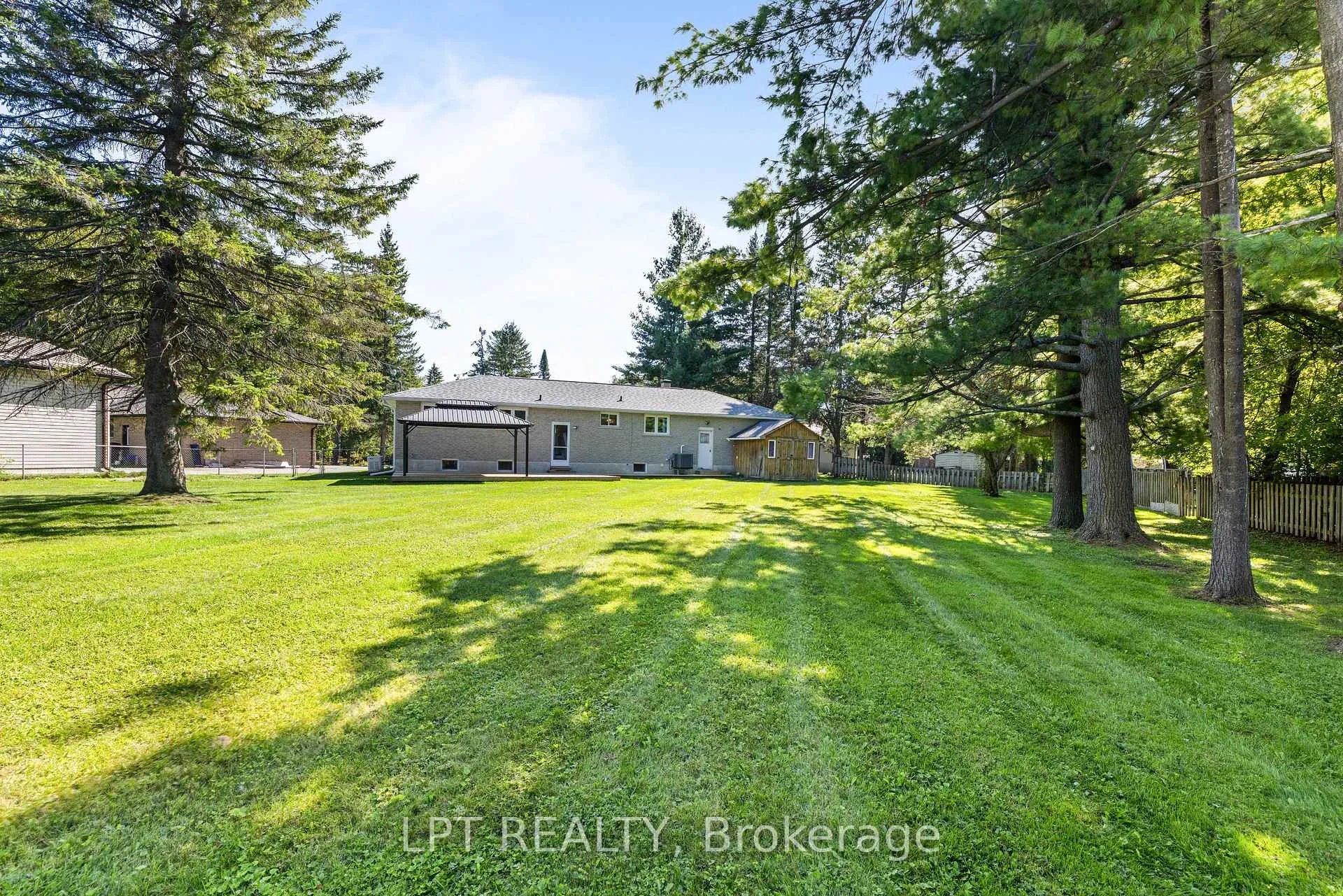 Photo 6 of 40 Rosemary Lane, Georgina, Pefferlaw — HOMEH