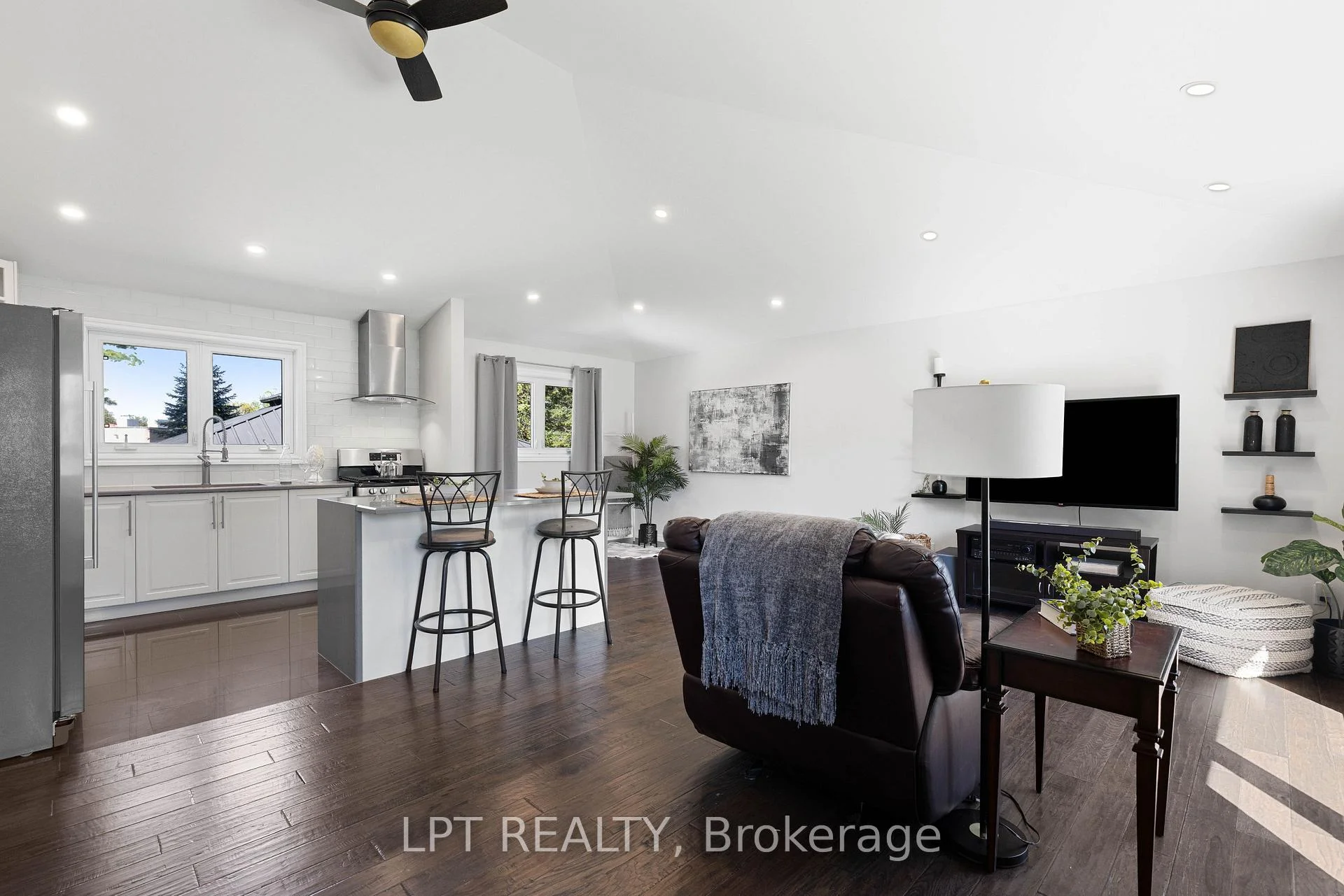 Photo 14 of 40 Rosemary Lane, Georgina, Pefferlaw — HOMEH