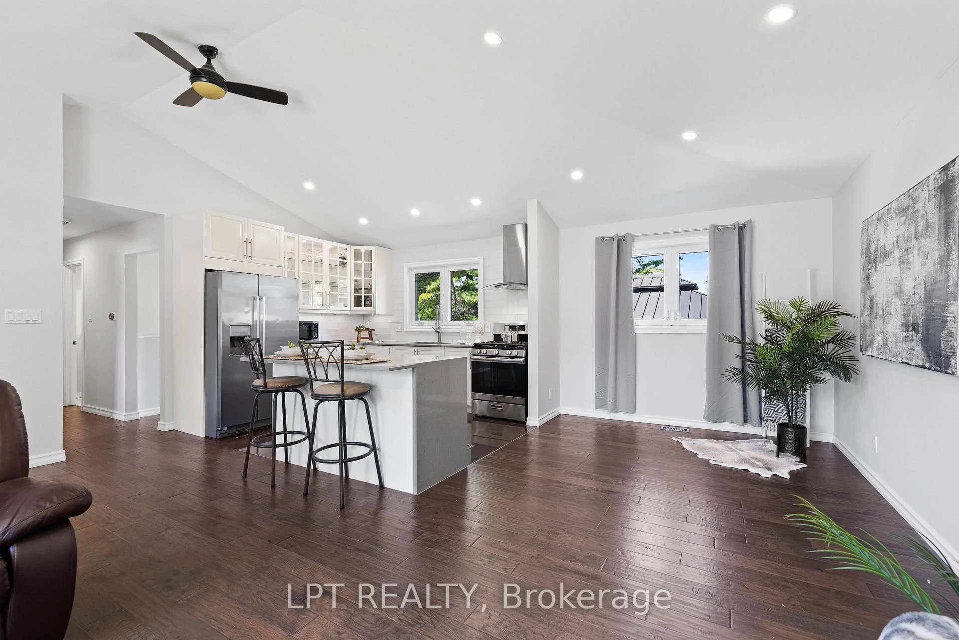 Photo 16 of 40 Rosemary Lane, Georgina, Pefferlaw — HOMEH