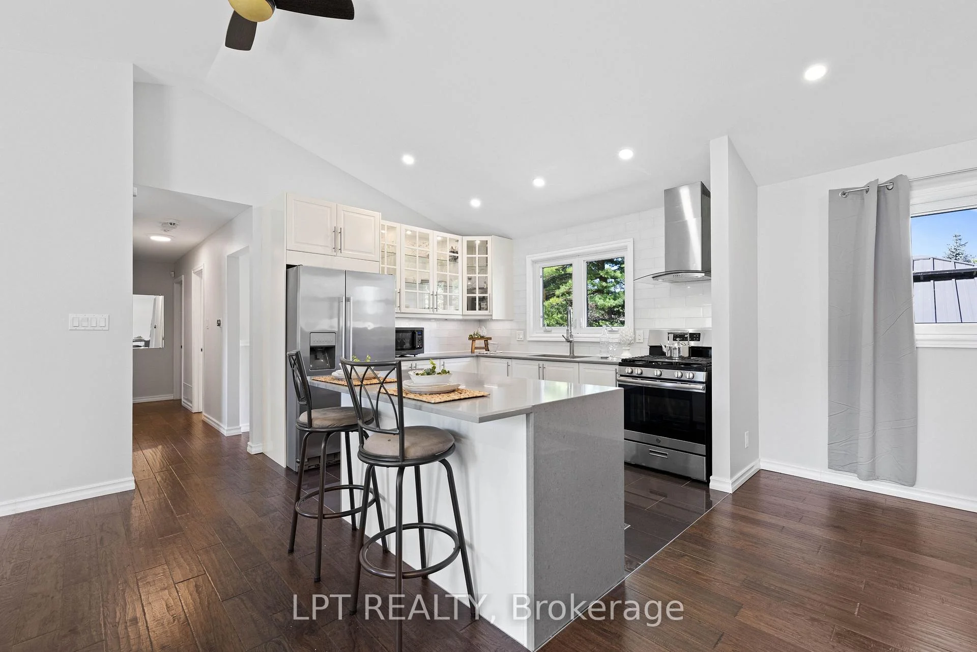 Photo 18 of 40 Rosemary Lane, Georgina, Pefferlaw — HOMEH