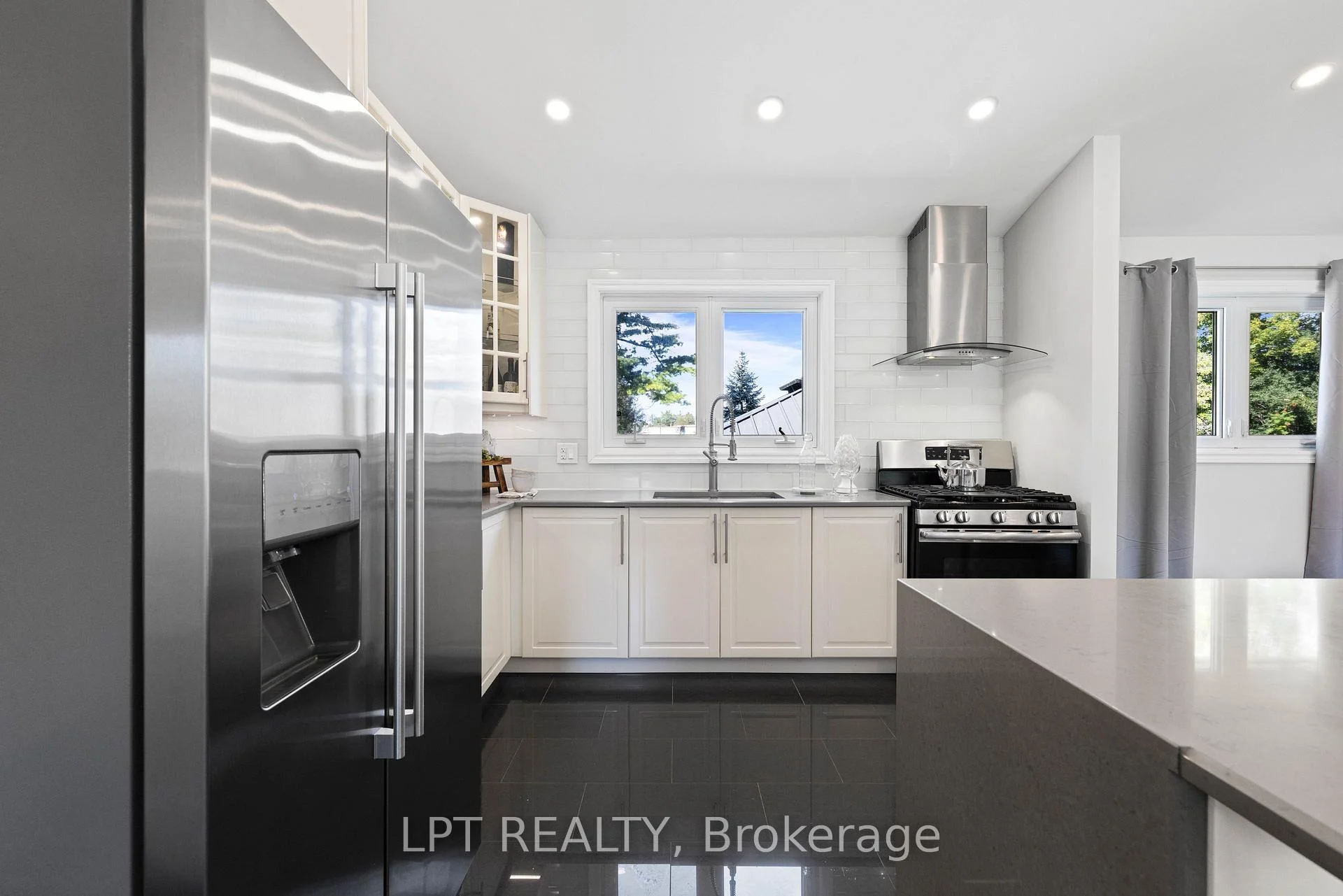 Photo 22 of 40 Rosemary Lane, Georgina, Pefferlaw — HOMEH