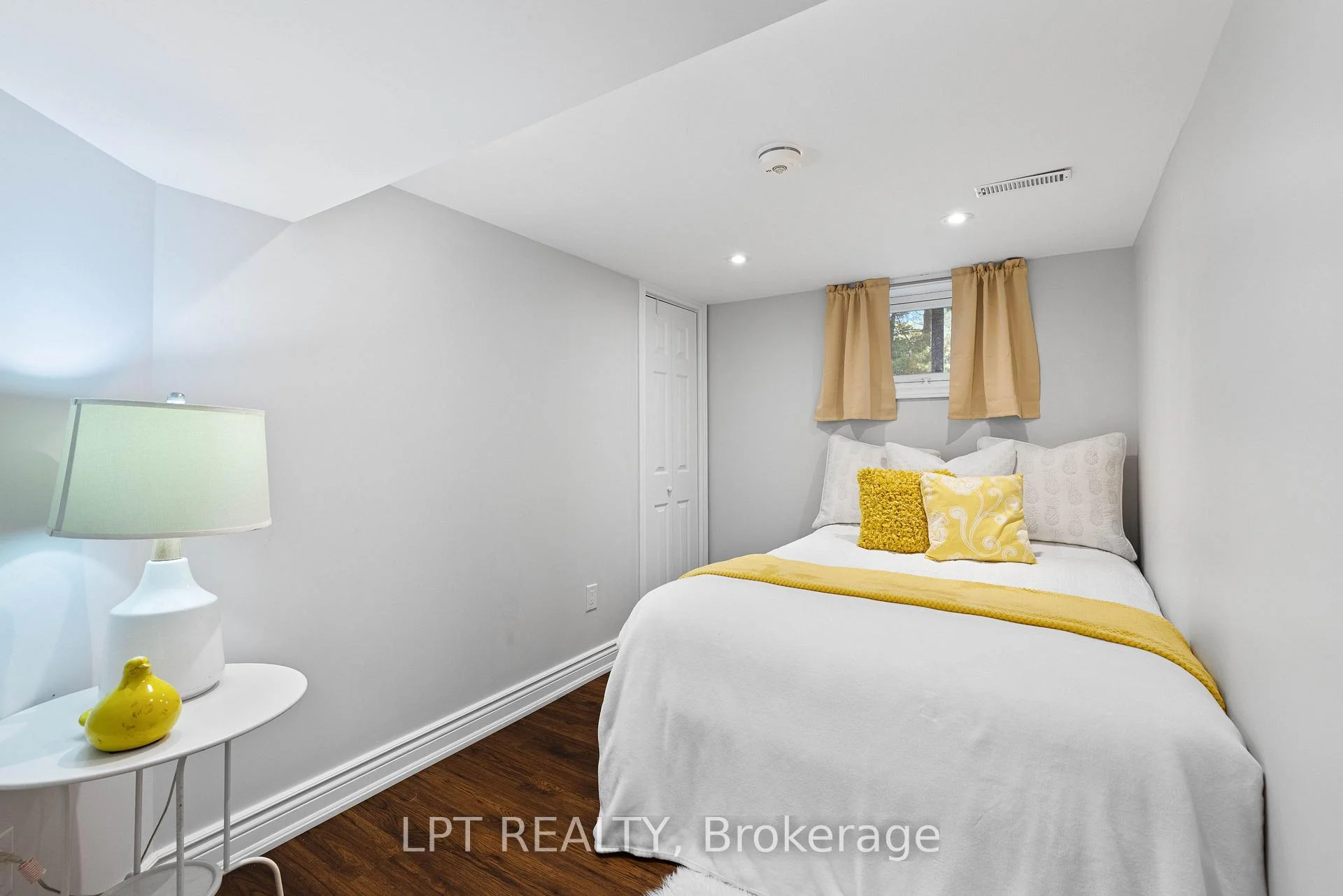 Photo 48 of 40 Rosemary Lane, Georgina, Pefferlaw — HOMEH