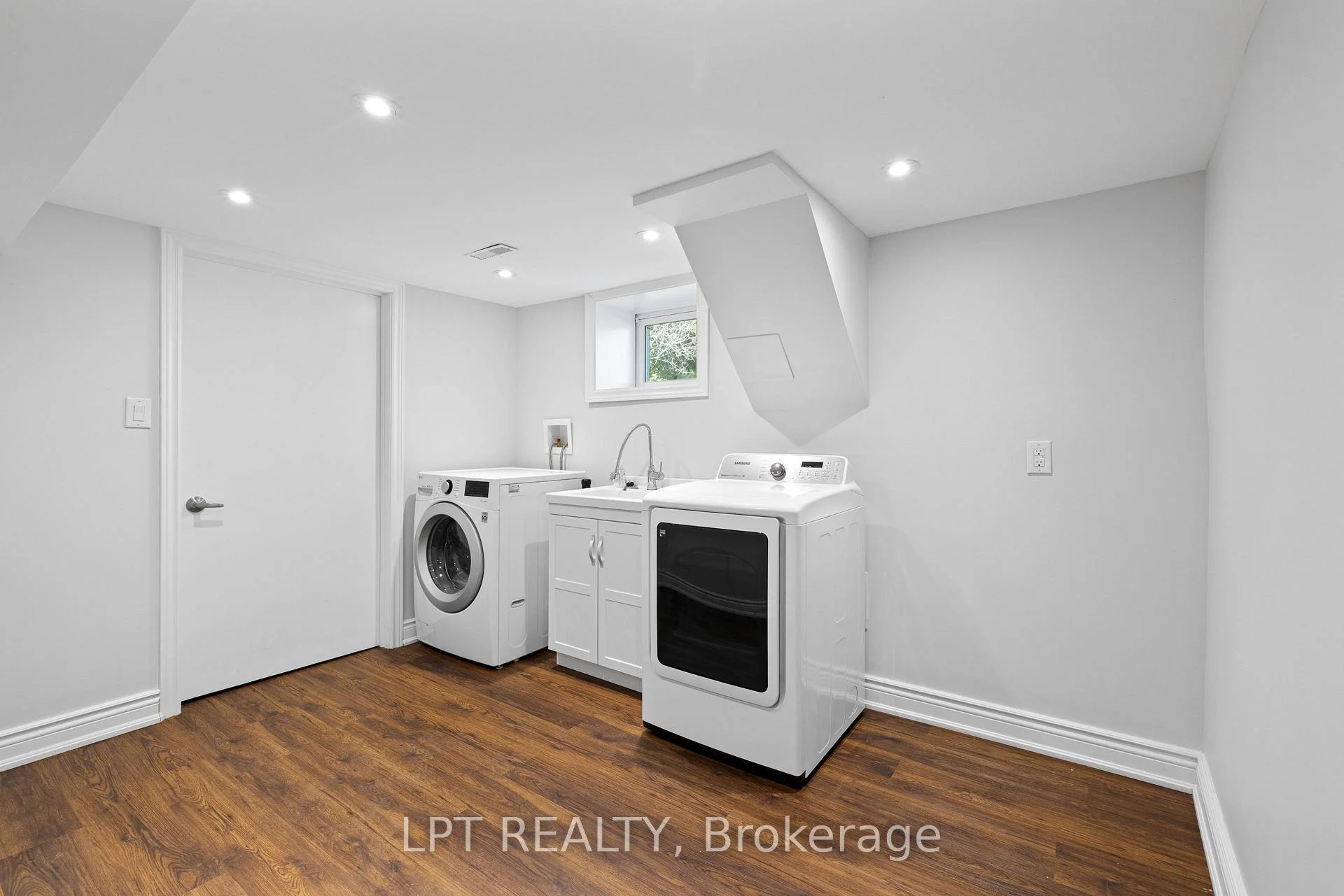 Photo 52 of 40 Rosemary Lane, Georgina, Pefferlaw — HOMEH