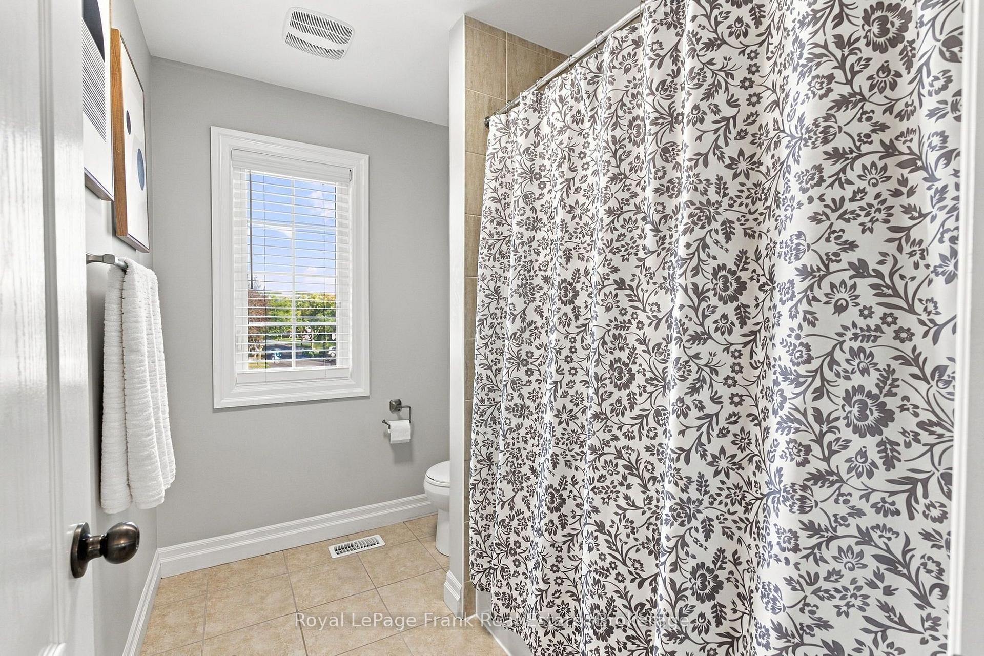 Photo 28 of 90 Townline Road S, Oshawa, Donevan — HOMEH