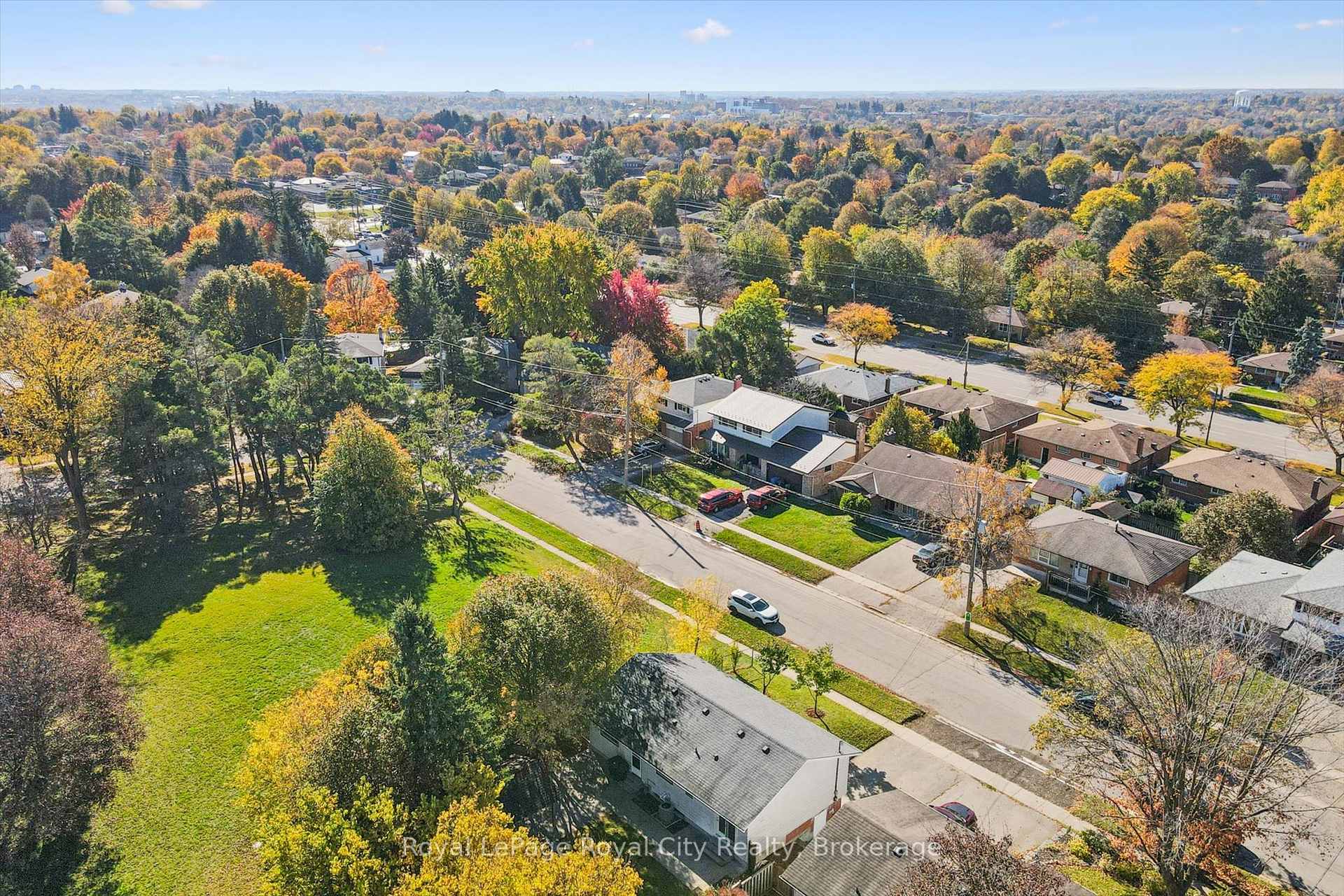 Photo 32 of 26 Dakota Drive, Guelph, Victoria North — HOMEH
