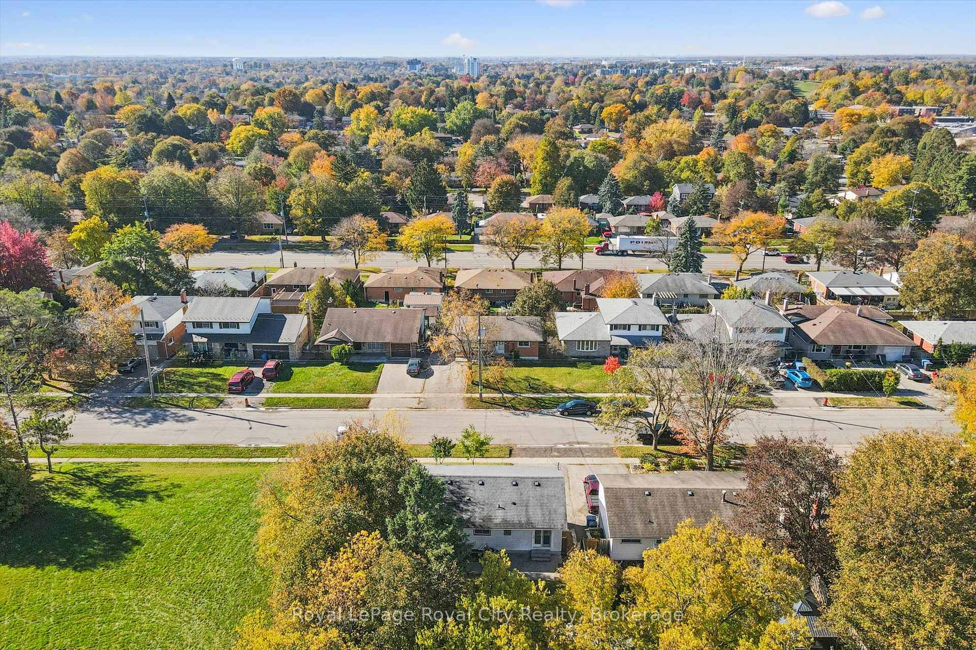 Photo 33 of 26 Dakota Drive, Guelph, Victoria North — HOMEH