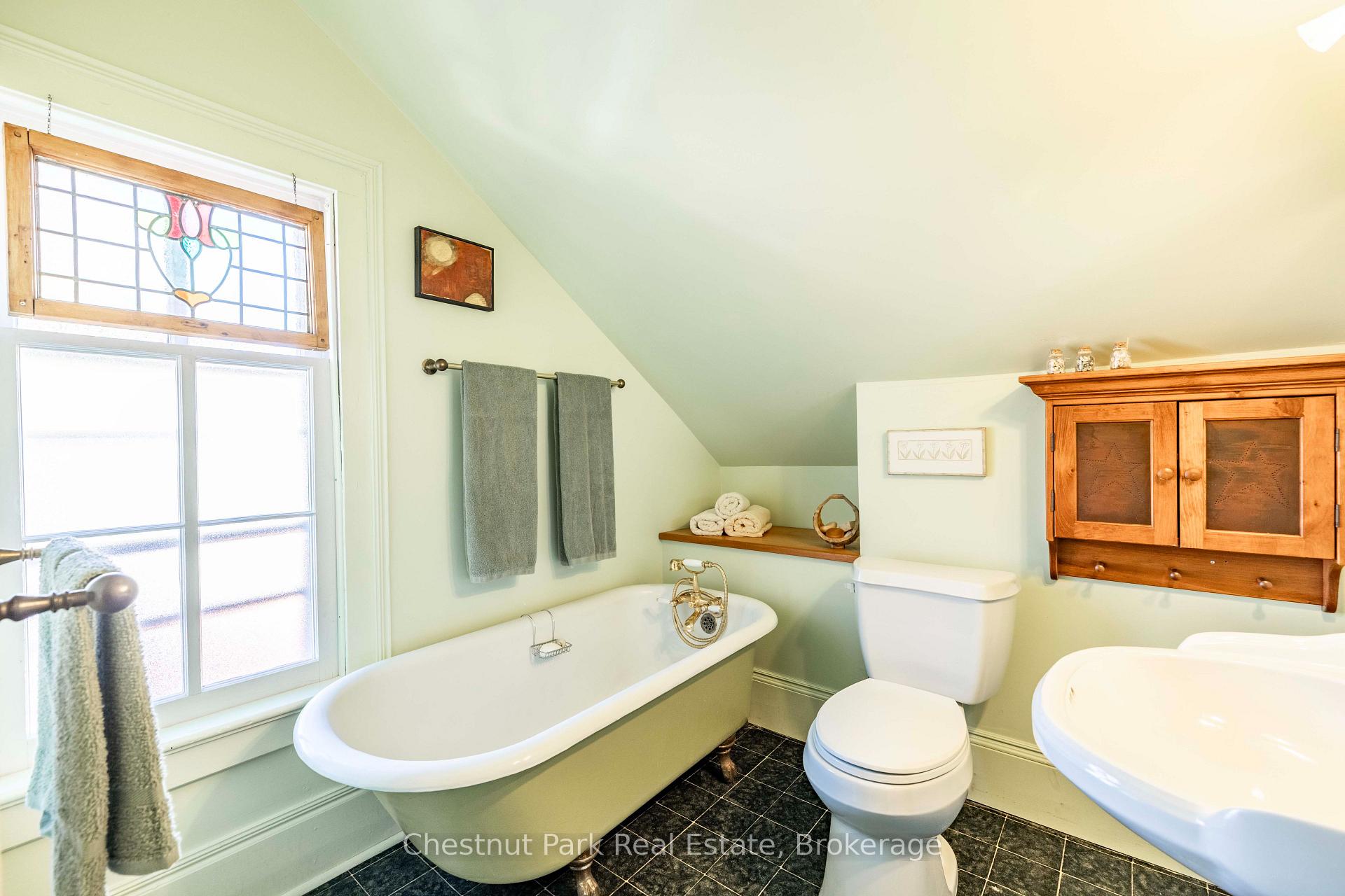 Photo 27 of 756 15th Street E, Owen Sound — HOMEH