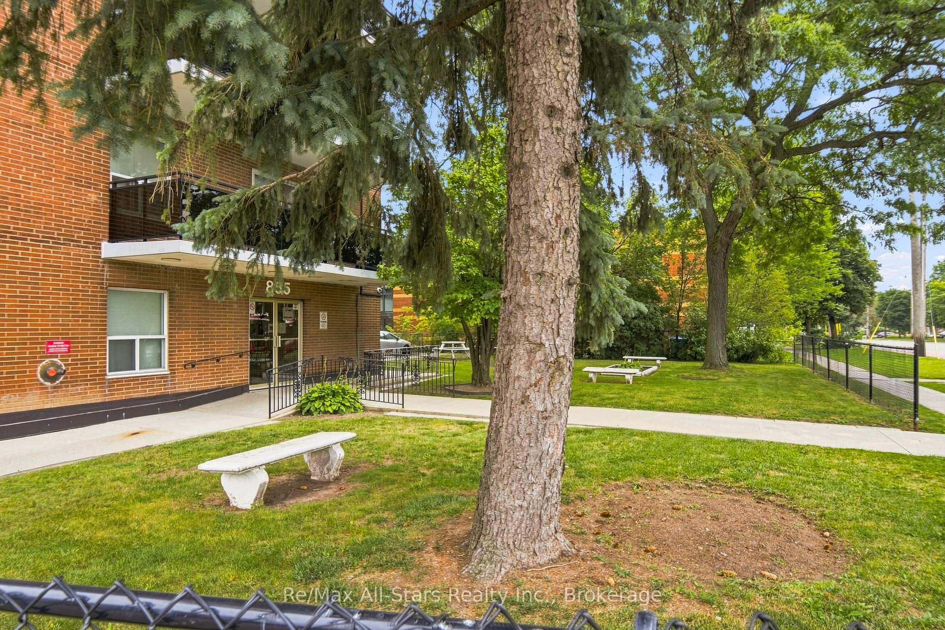 Photo 3 of Unit 806, 855 Kennedy Road, Scarborough, Ionview — HOMEH