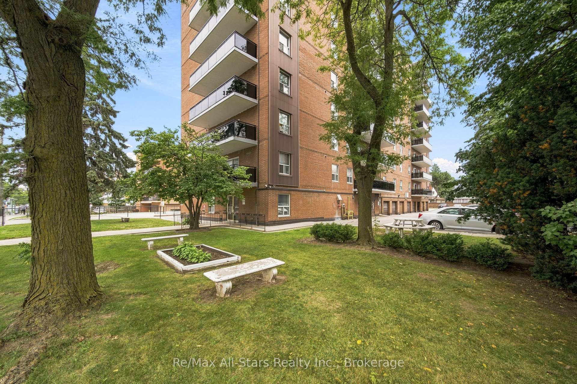 Photo 6 of Unit 806, 855 Kennedy Road, Scarborough, Ionview — HOMEH